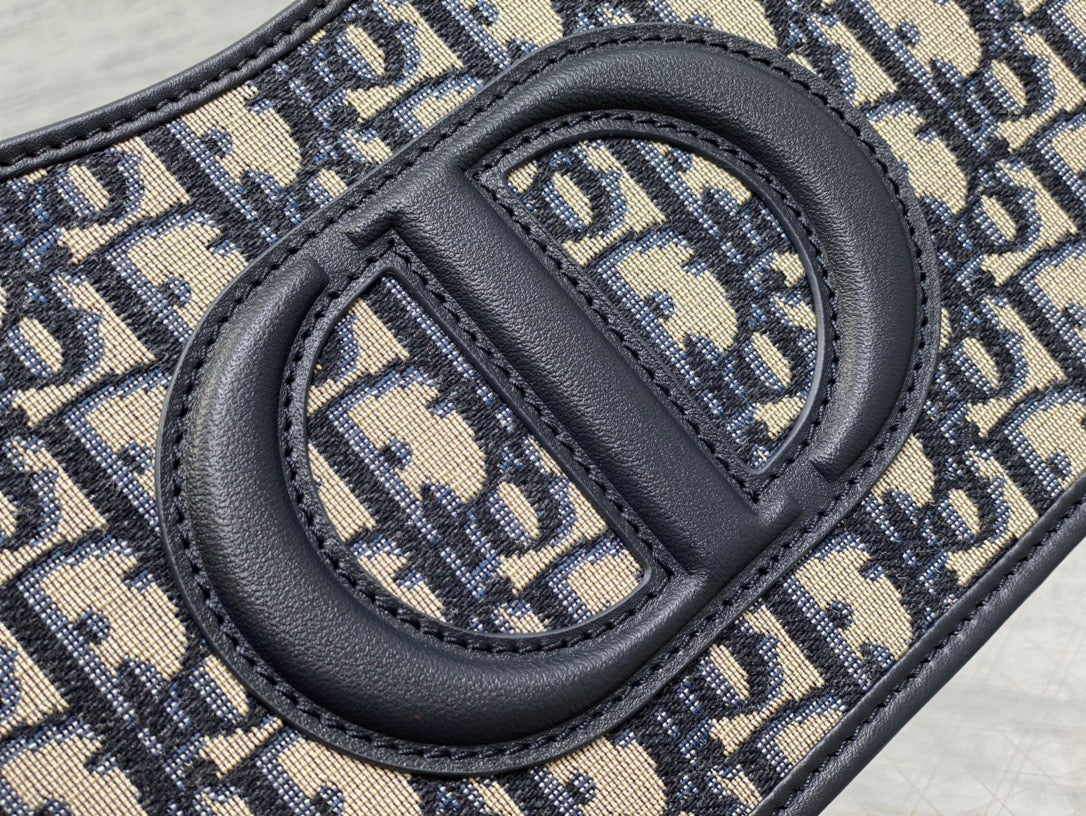 Luxury DiorSIGNATURE HOBO 23.5CM BLUE OBLIQUE EMBROIDERY