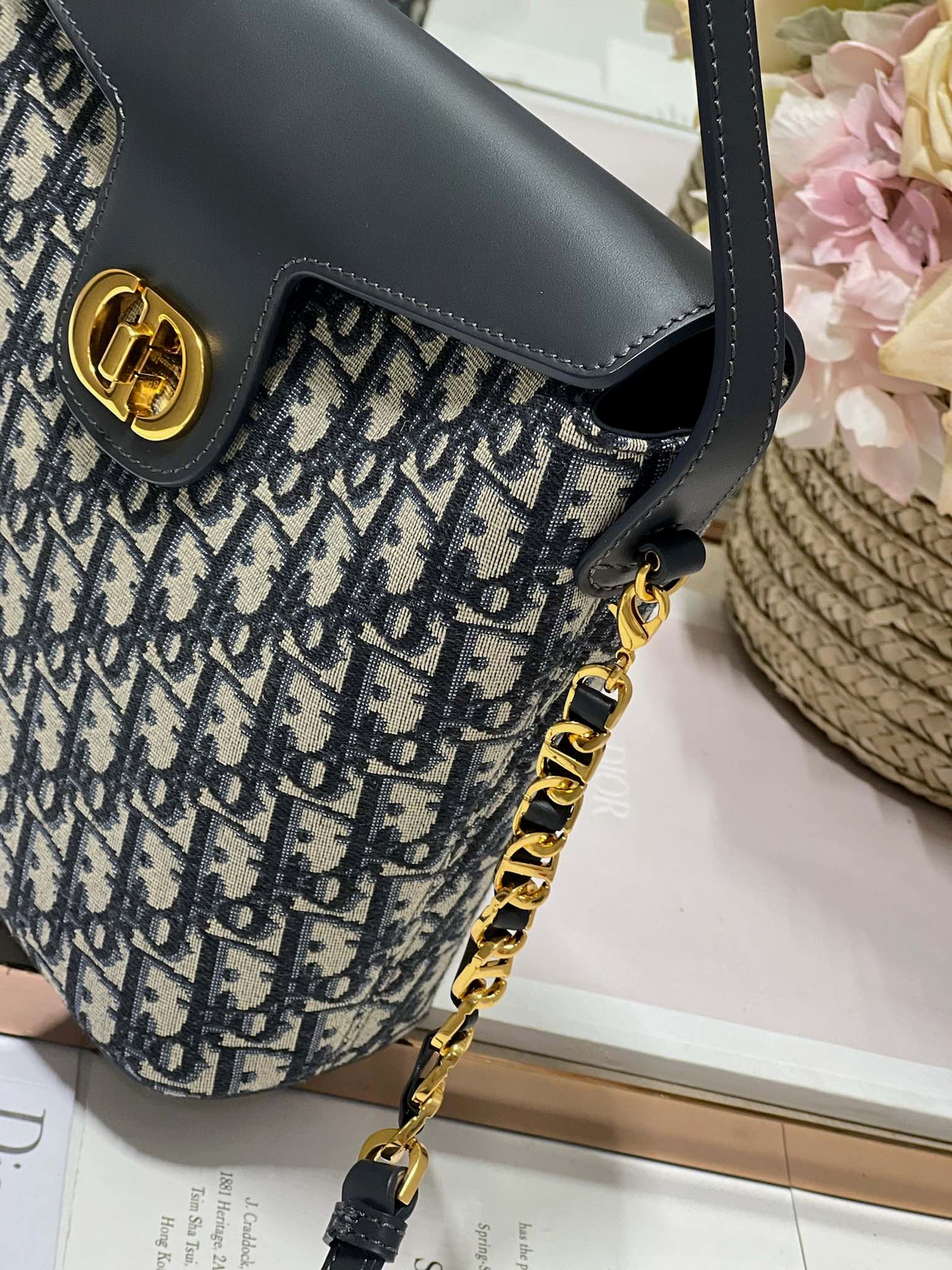 Luxury Dior30 MONTAIGNE 13 24x24x9.5CM BLUE OBLIQUE EMBROIDERY