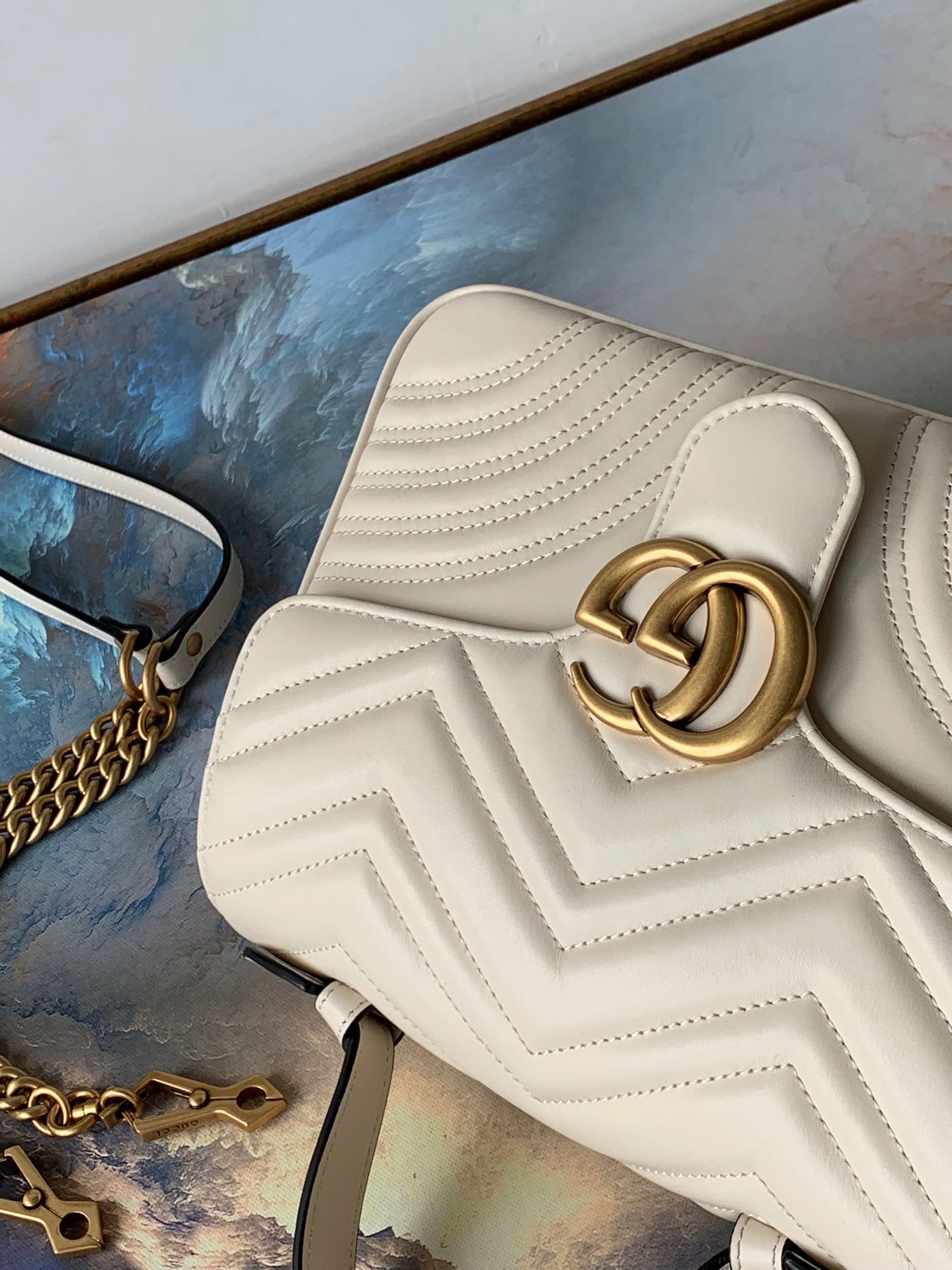 Luxury Gucci GG Marmont 26.5cm White Calfskin Gold Hardware