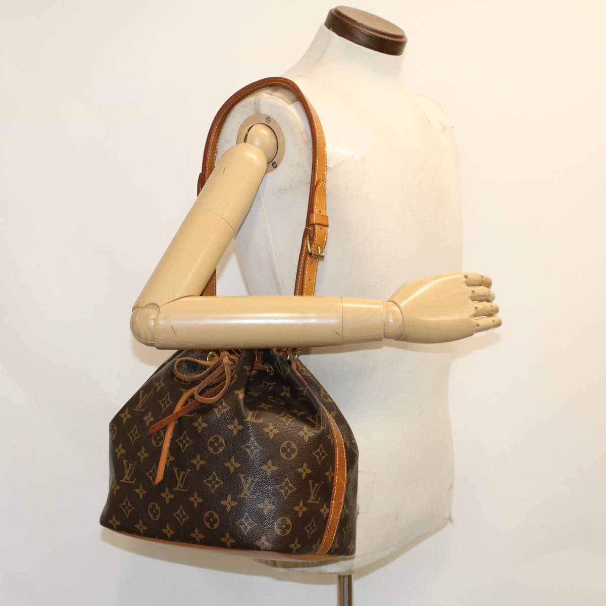 LOUIS VUITTON Monogram Petit Noe Shoulder Bag M42226 LV yb215