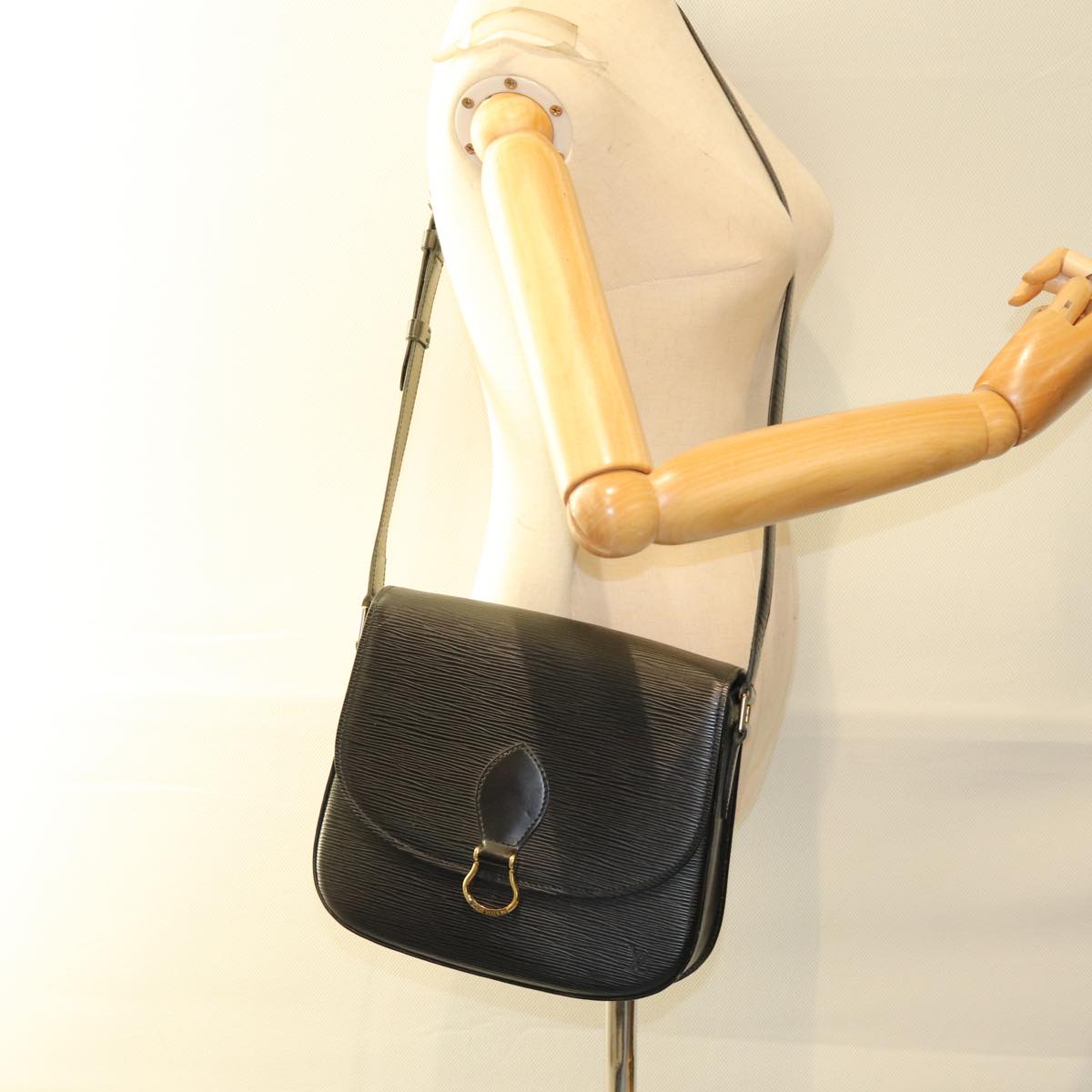 LOUIS VUITTON Epi Saint Cloud GM Shoulder Bag Black M52192 LV yk12522