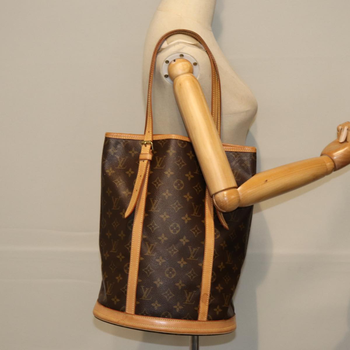 LOUIS VUITTON Monogram Bucket GM Shoulder Bag M42236 LV yk13851