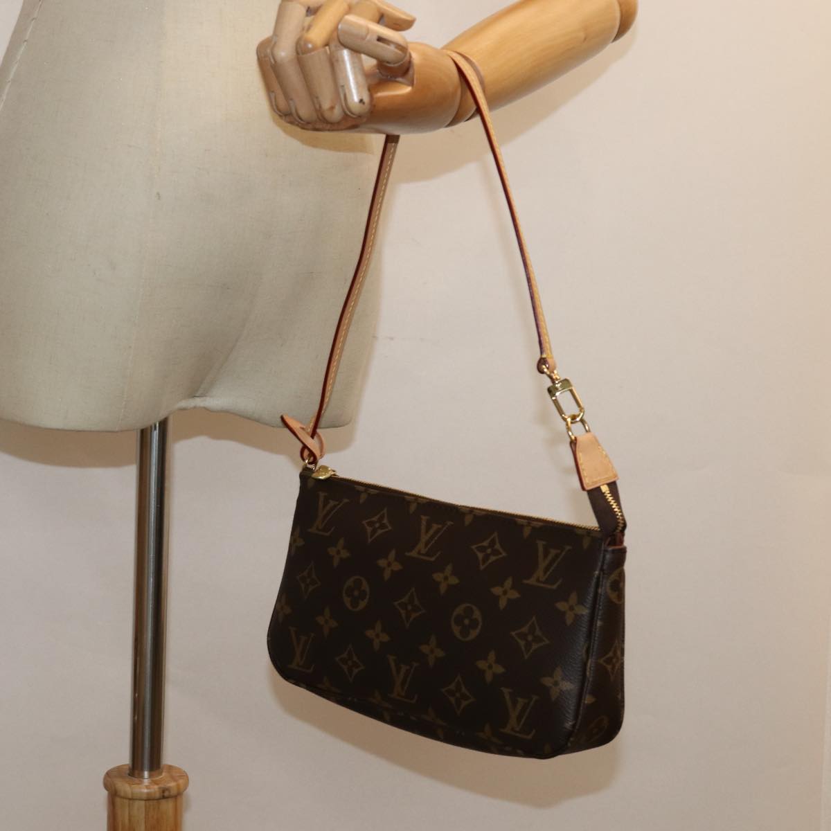 LOUIS VUITTON Monogram Pochette Accessoires Pouch M82766 LV yk14270A