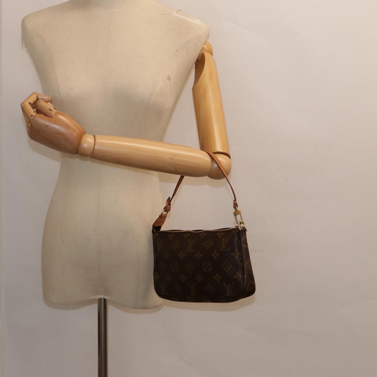 LOUIS VUITTON Monogram Pochette Accessoires Pouch M51980 LV yk14521