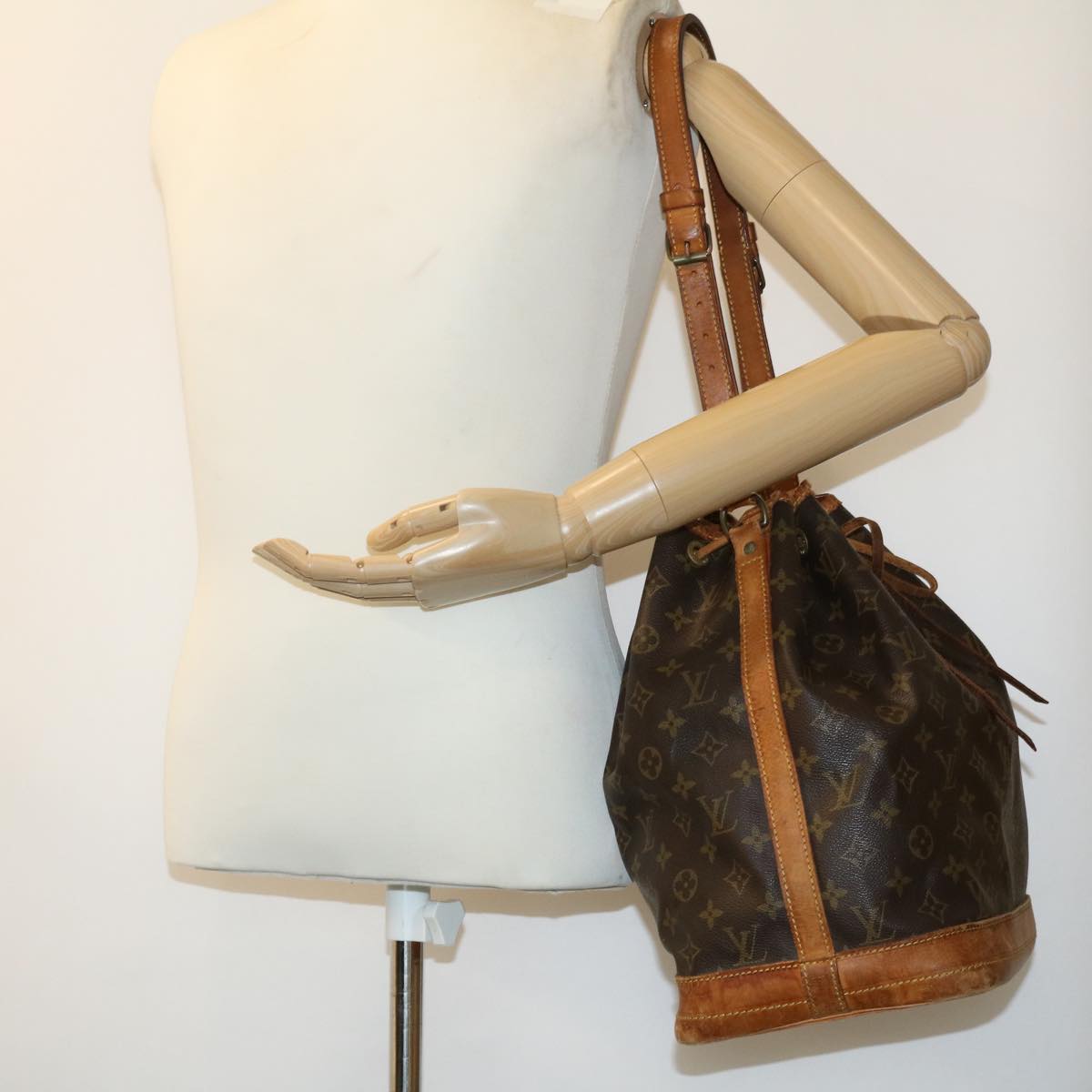 LOUIS VUITTON Monogram Noe Shoulder Bag M42224 LV yk4954