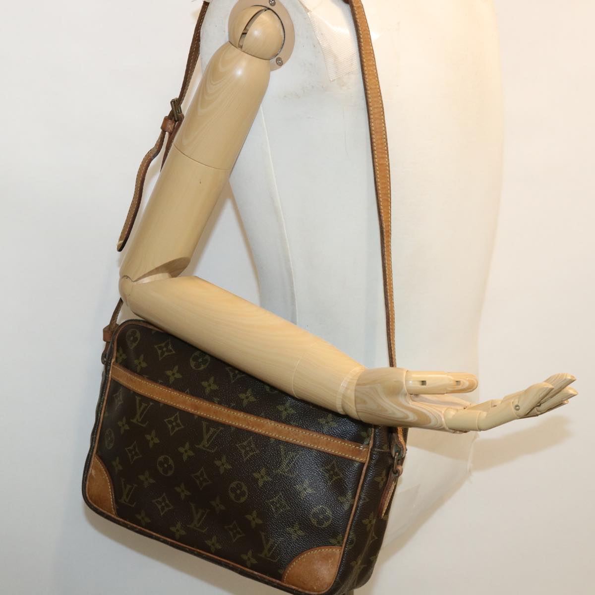 LOUIS VUITTON Monogram Trocadero 30 Shoulder Bag M51272 LV yk5932