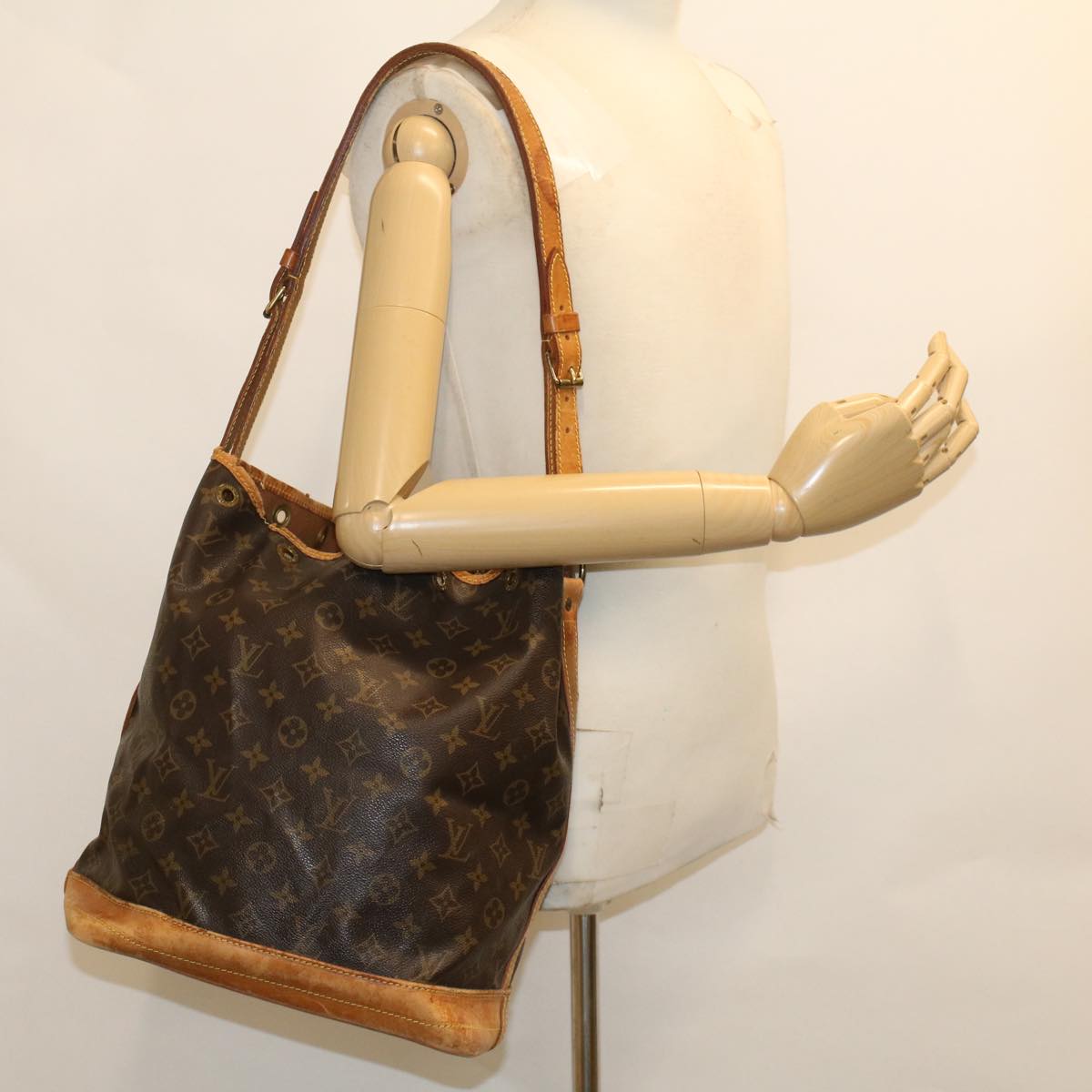 LOUIS VUITTON Monogram Noe Shoulder Bag M42224 LV yk7636