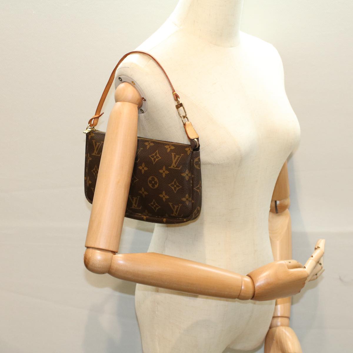 LOUIS VUITTON Monogram Pochette Accessoires Pouch M51980 LV yk8853