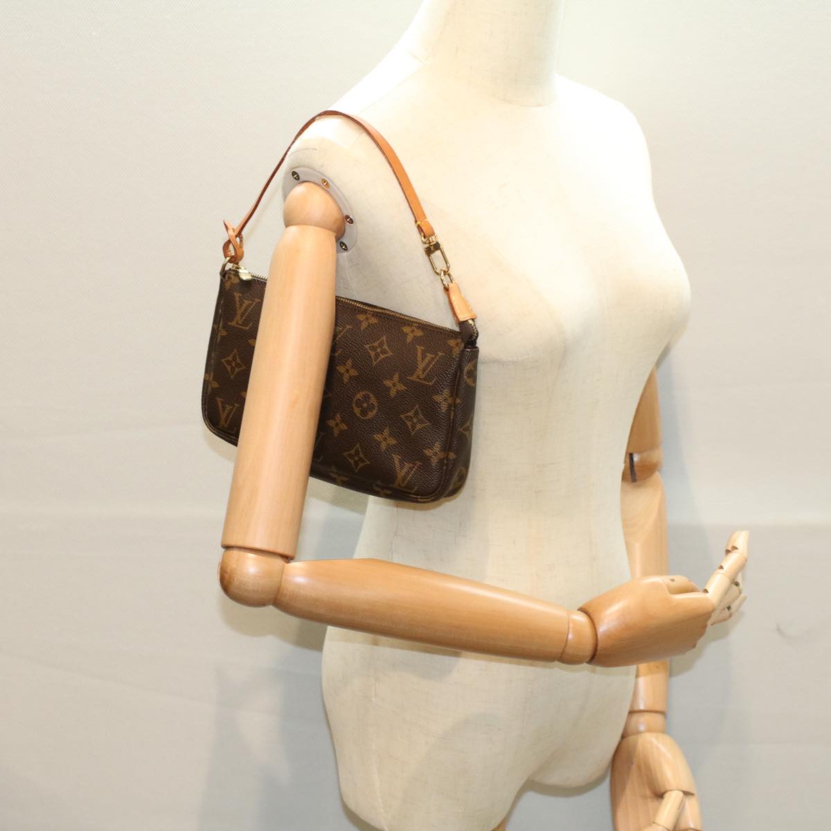 LOUIS VUITTON Monogram Pochette Accessoires Pouch M51980 LV yk8854