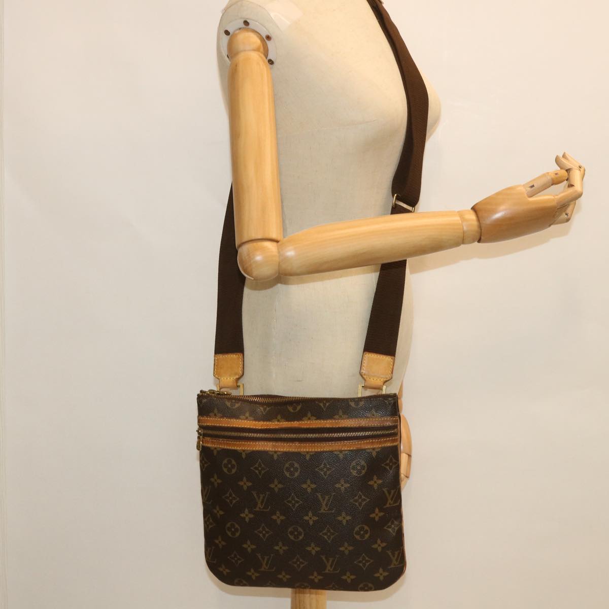 LOUIS VUITTON Monogram Pochette Bosphore Shoulder Bag M40044 LV yk8977
