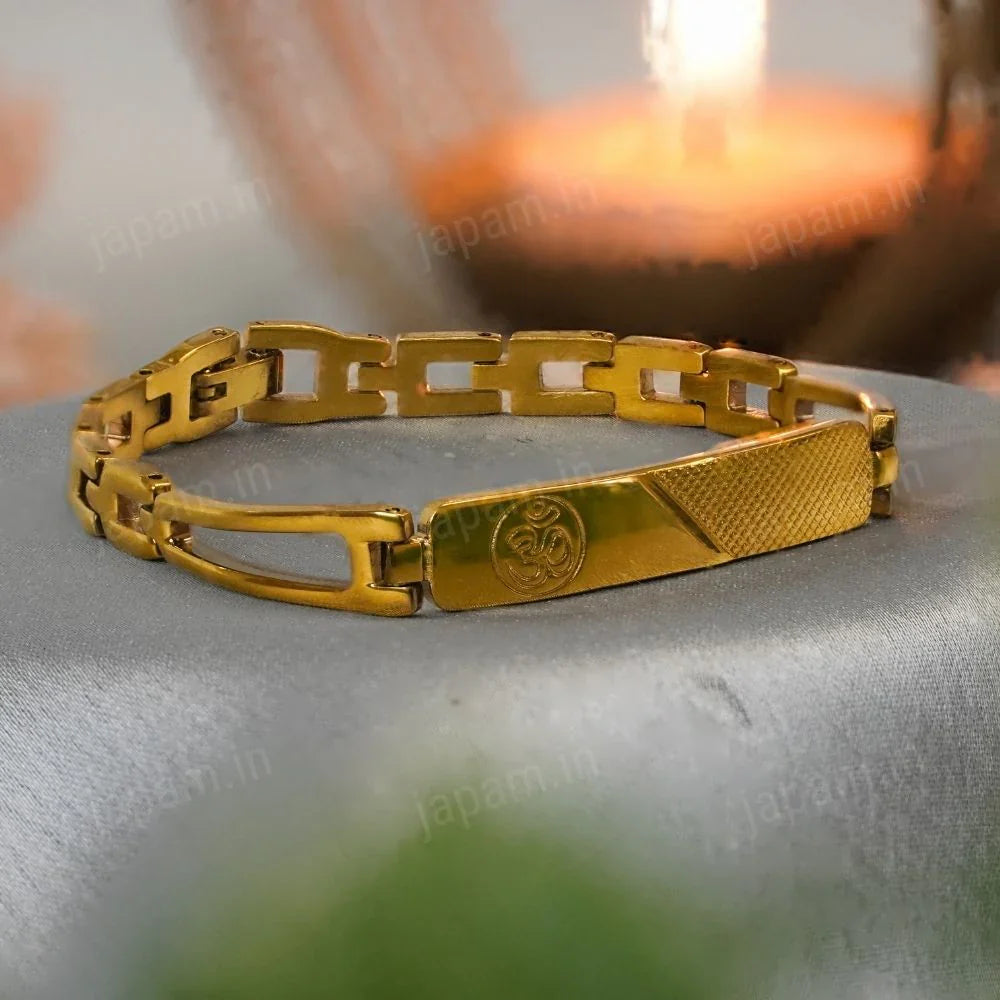 Designer bracelets collection featuring gold bracelets, silver bracelets, and chain bracelets crafted with premium materials for elegant luxury style.