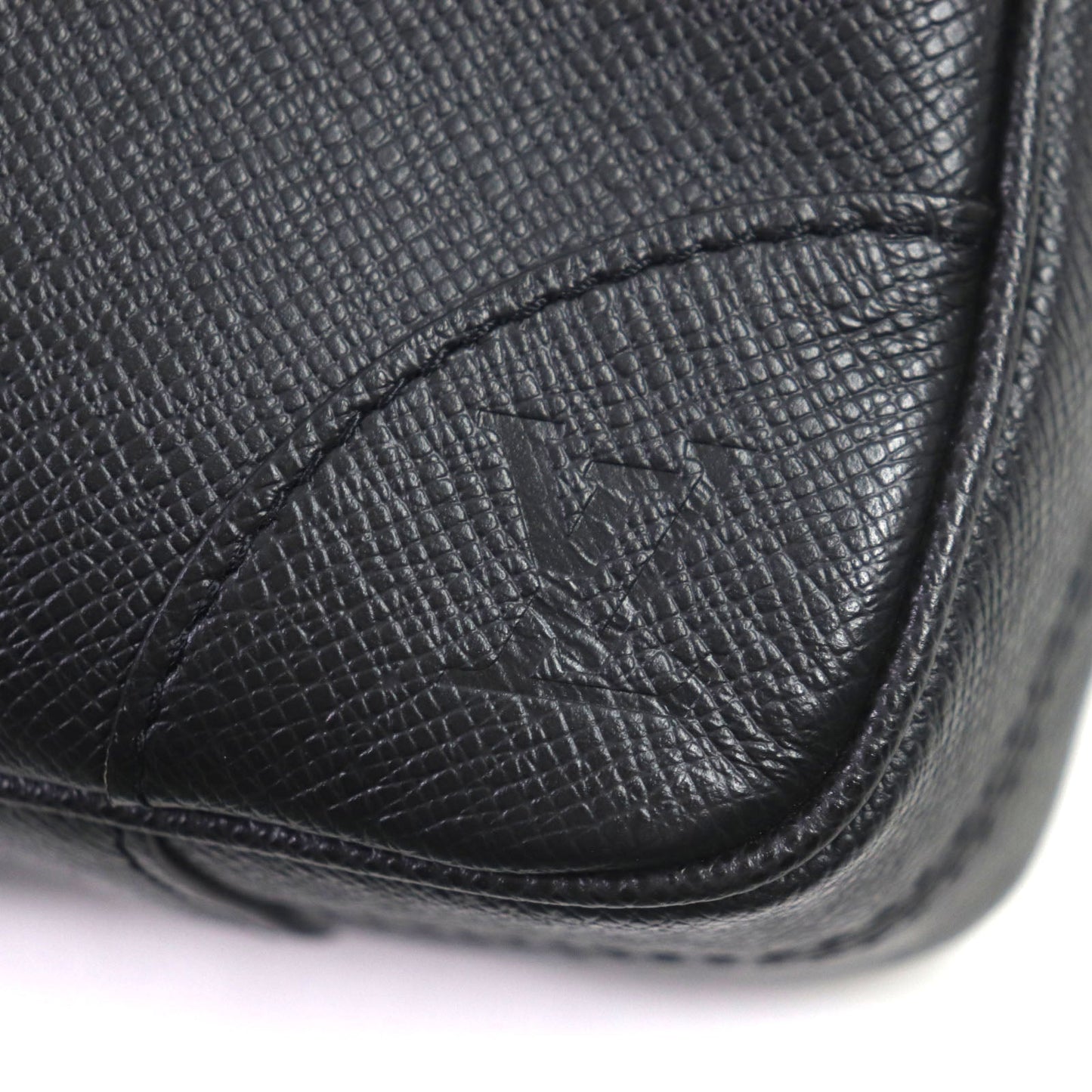 Louis Vuitton Taiga Leather Briefcase M30975