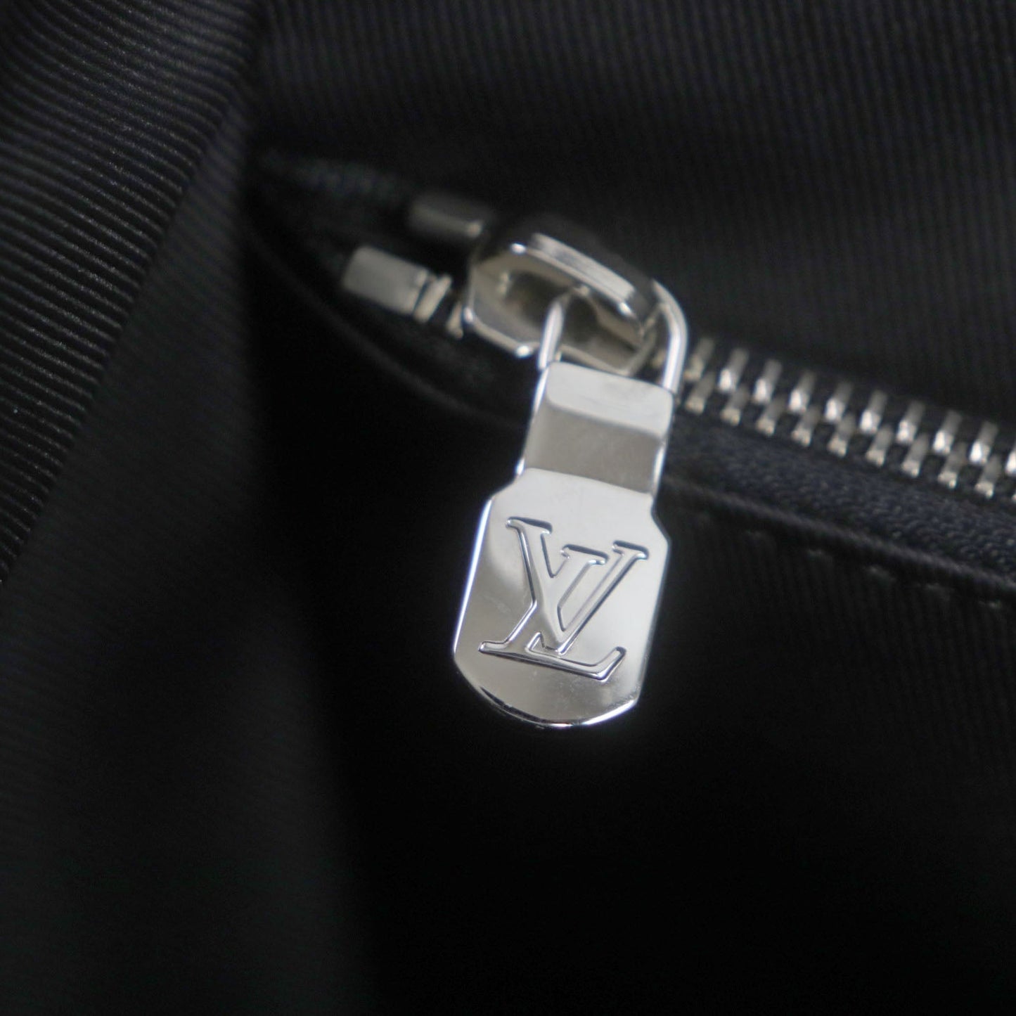 Louis Vuitton Taiga Flap Messenger Bag