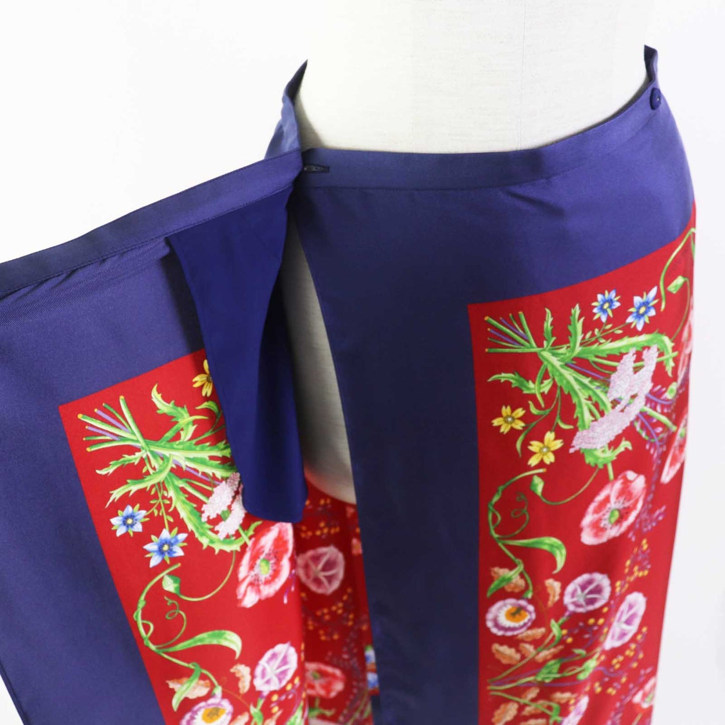 Luxury Gucci Trending 2025 Silk Logo Floral Wrap Skirt Navy Red 36