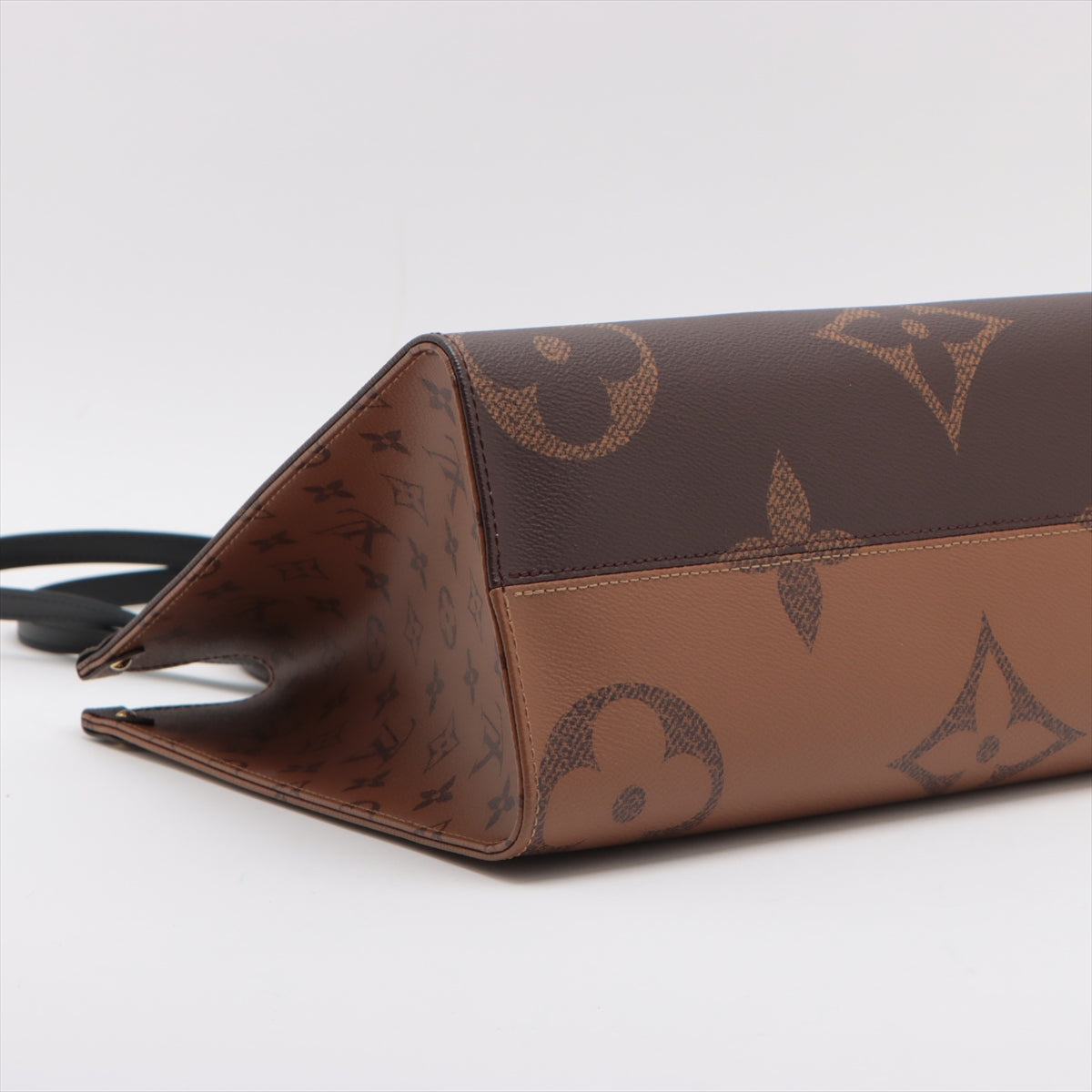 Louis Vuitton Monogram Giant Reversee On The Gor MM M45321    place