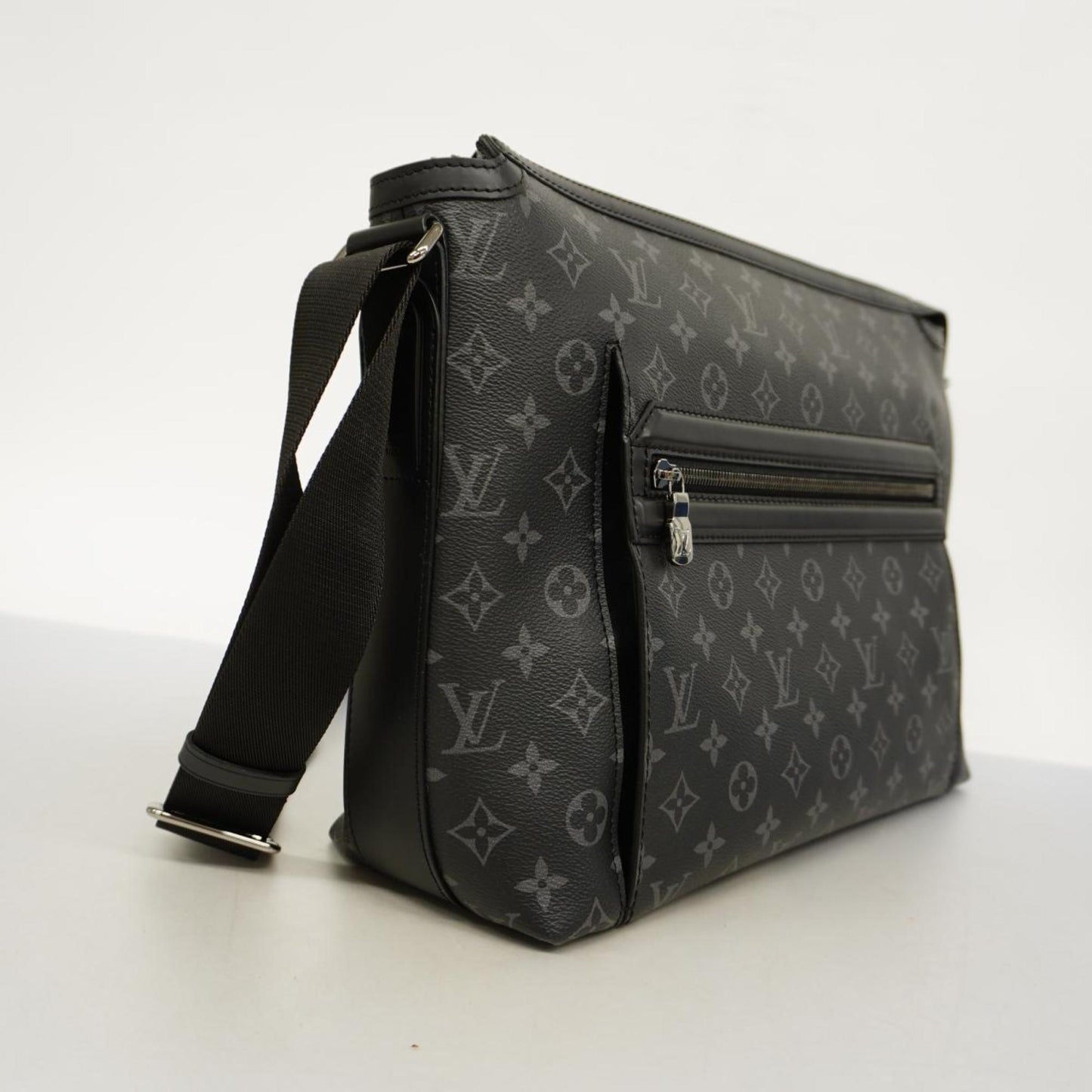 Louis Vuitton Odyssey  Canvas Shoulder Bag ()