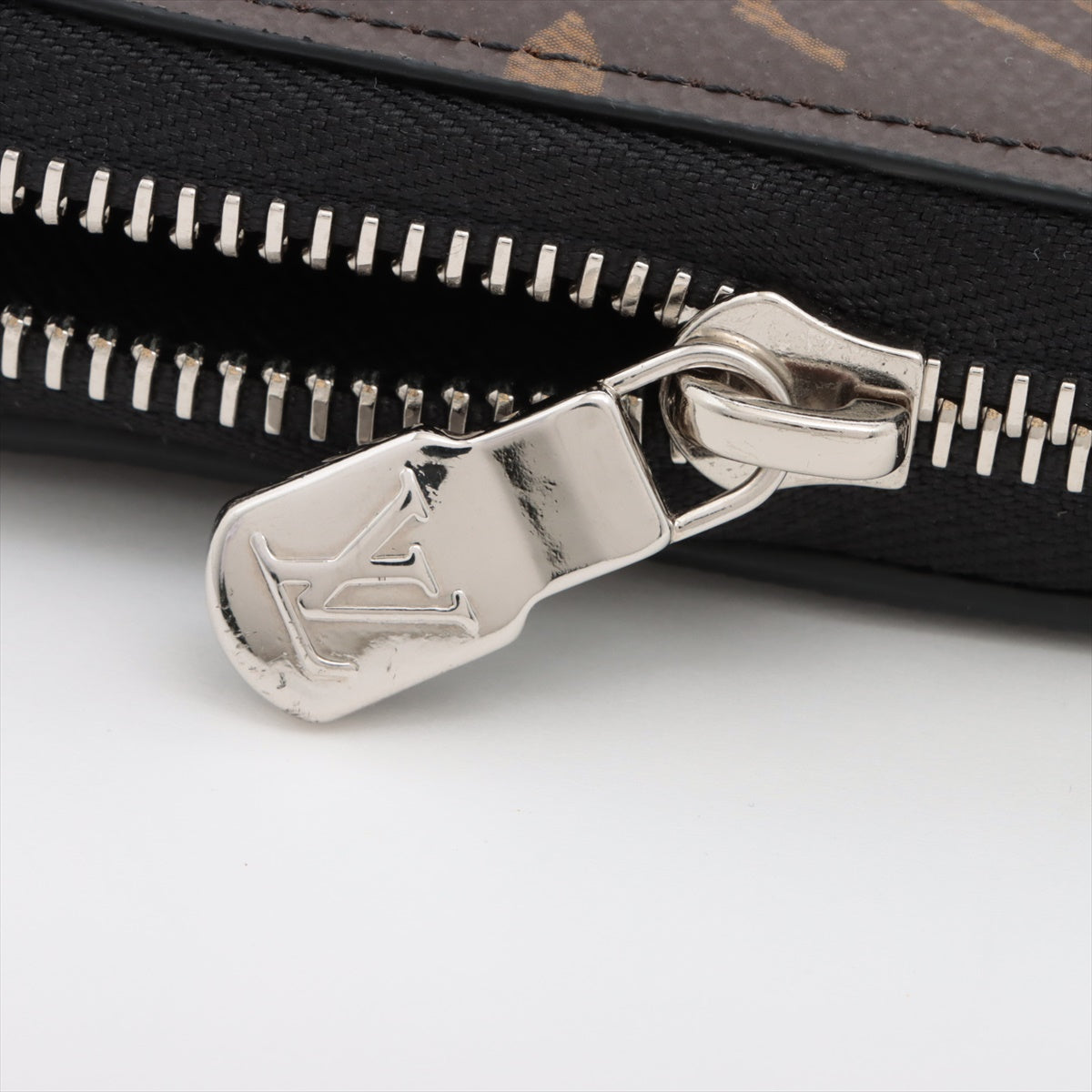 Louis Vuitton Monogram Zippyr Dragon M69407 Black x Brown Round Zipper Wallet