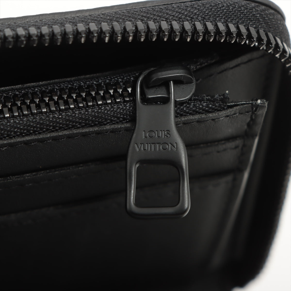 Louis Vuitton  Zippie Wallet Vertical M69047 Black Round Zip Wallet