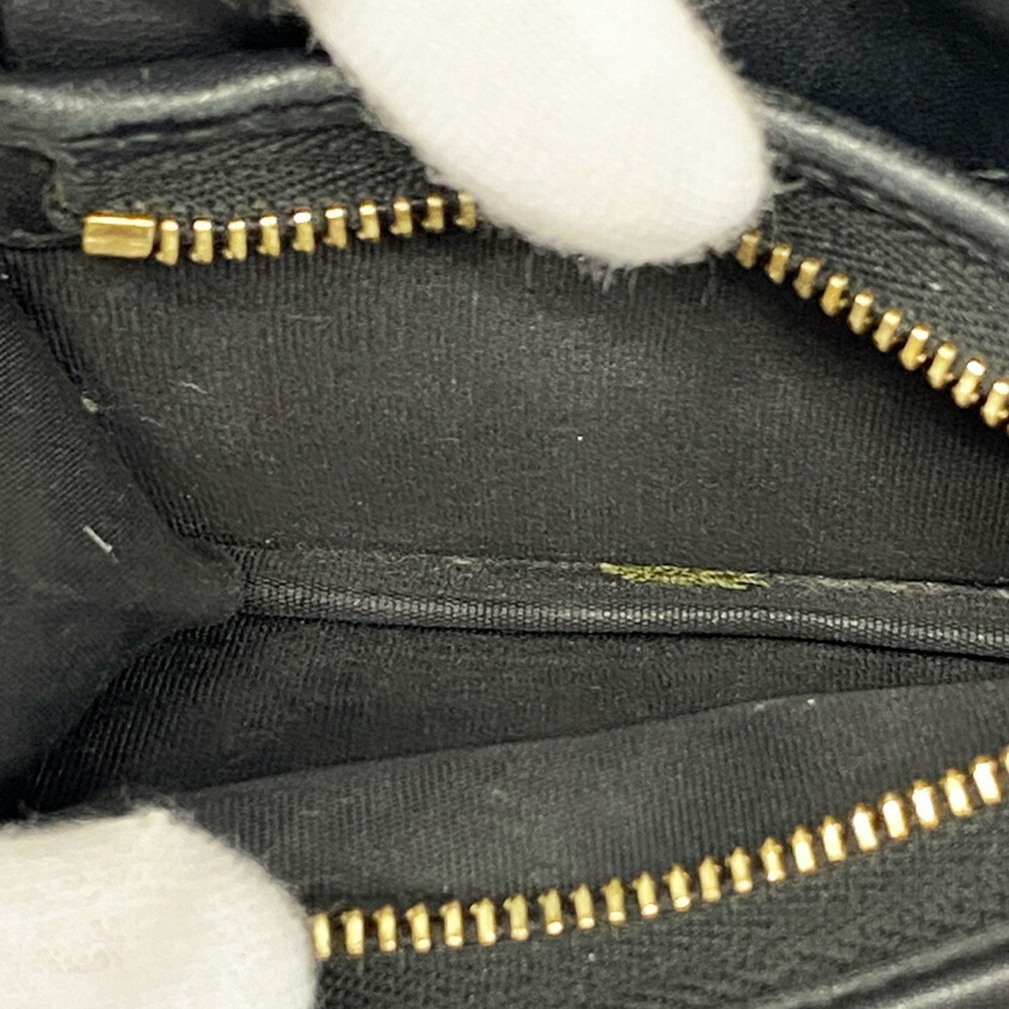Gucci  Canvas Wallet  ()