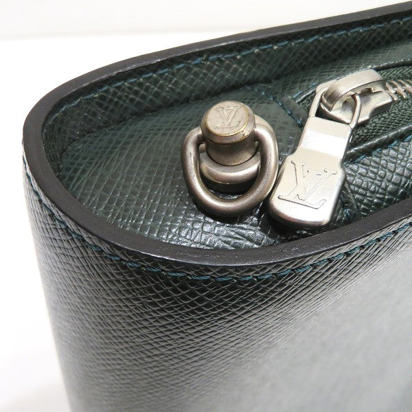 Louis Vuitton Taiga Baikal Clutch M30184