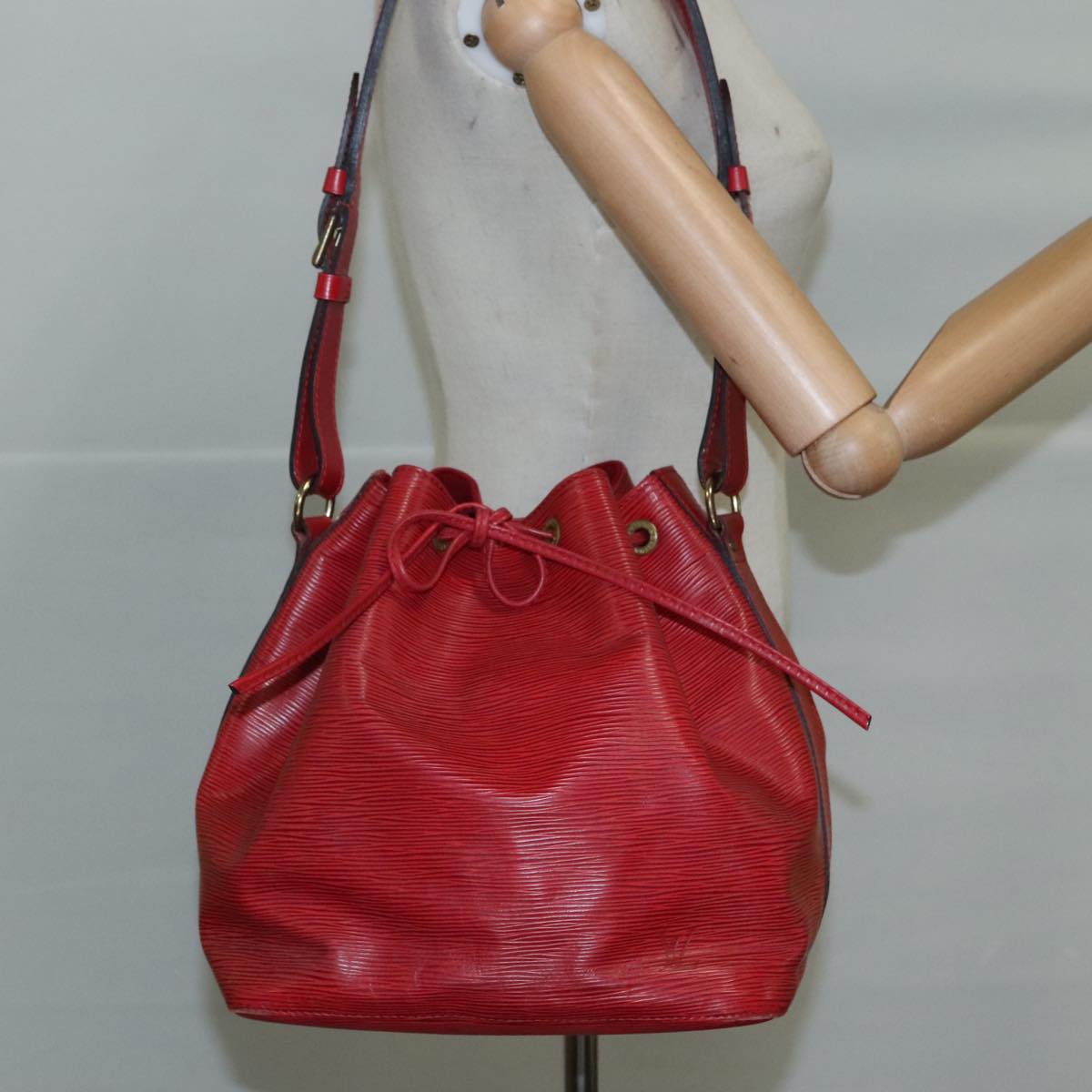 LOUIS VUITTON Epi Petit Noe Shoulder Bag Red M44107 LV 105573