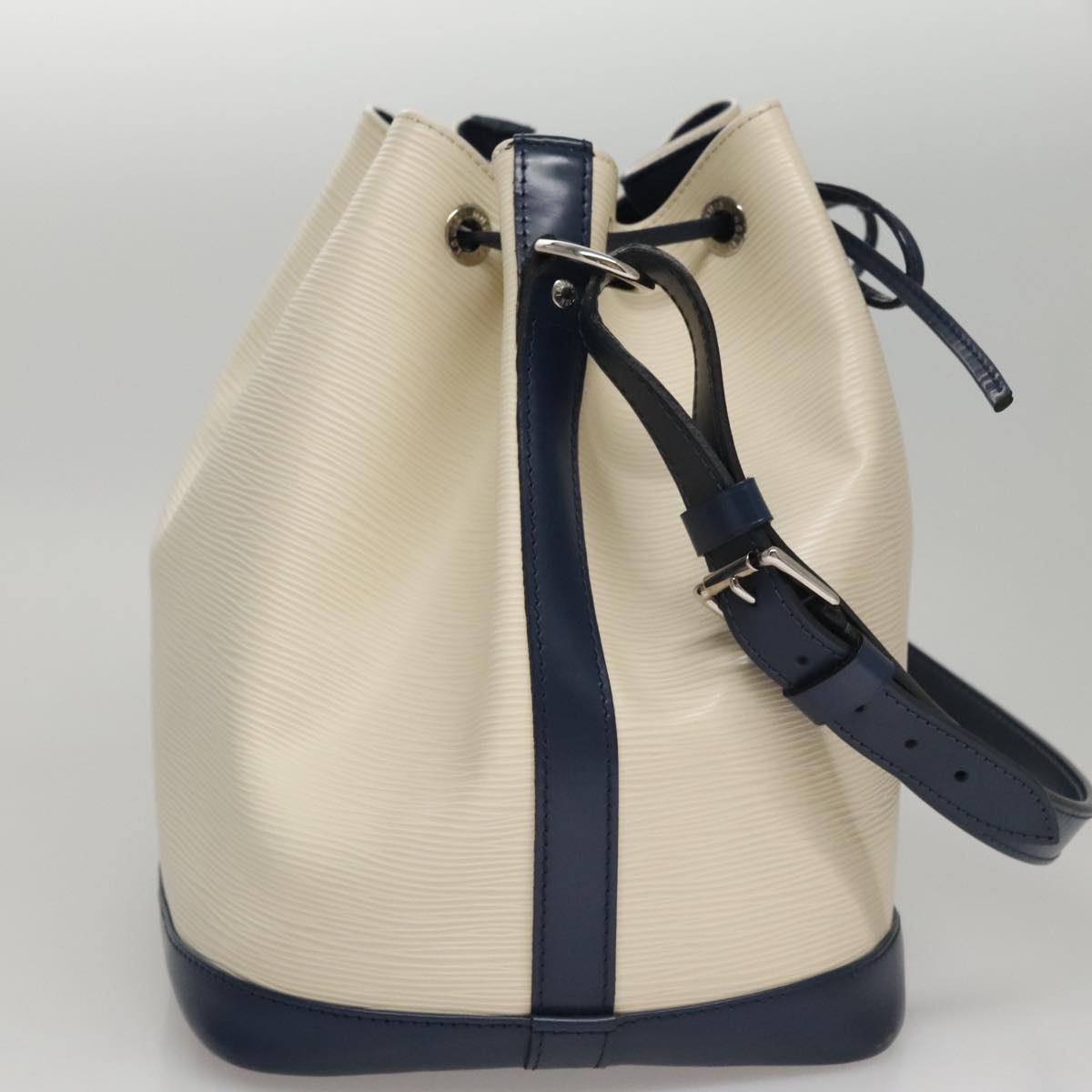 LOUIS VUITTON Epi Petit Noe Bicolor Shoulder Bag White Navy M40881 106318