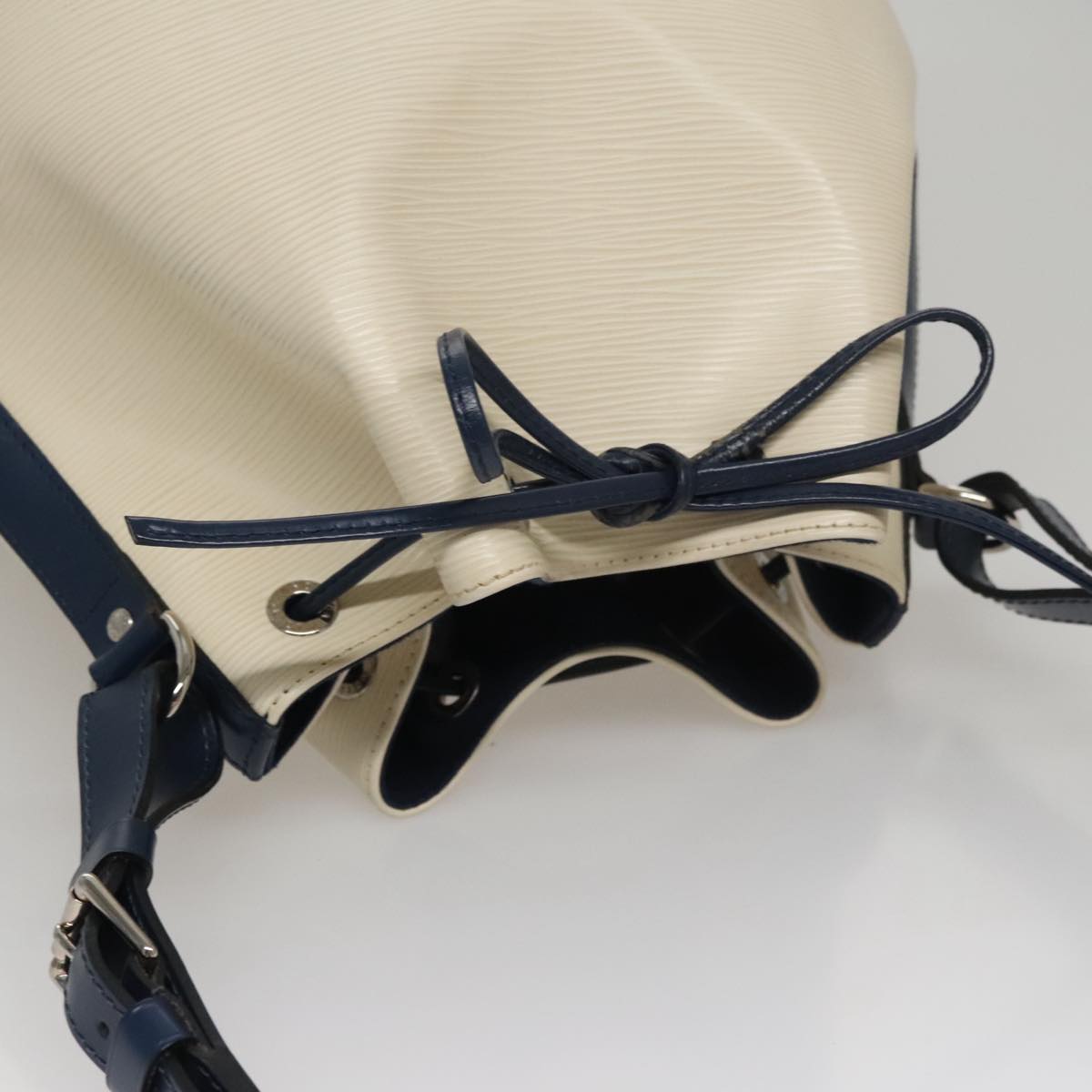 LOUIS VUITTON Epi Petit Noe Bicolor Shoulder Bag White Navy M40881 106318