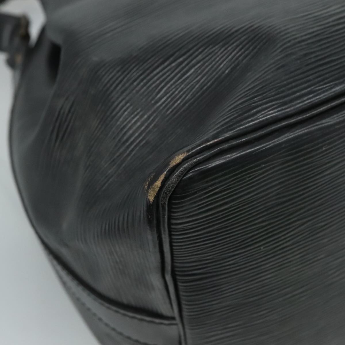 LOUIS VUITTON Epi Petit Noe Shoulder Bag Black M44102 LV 107067