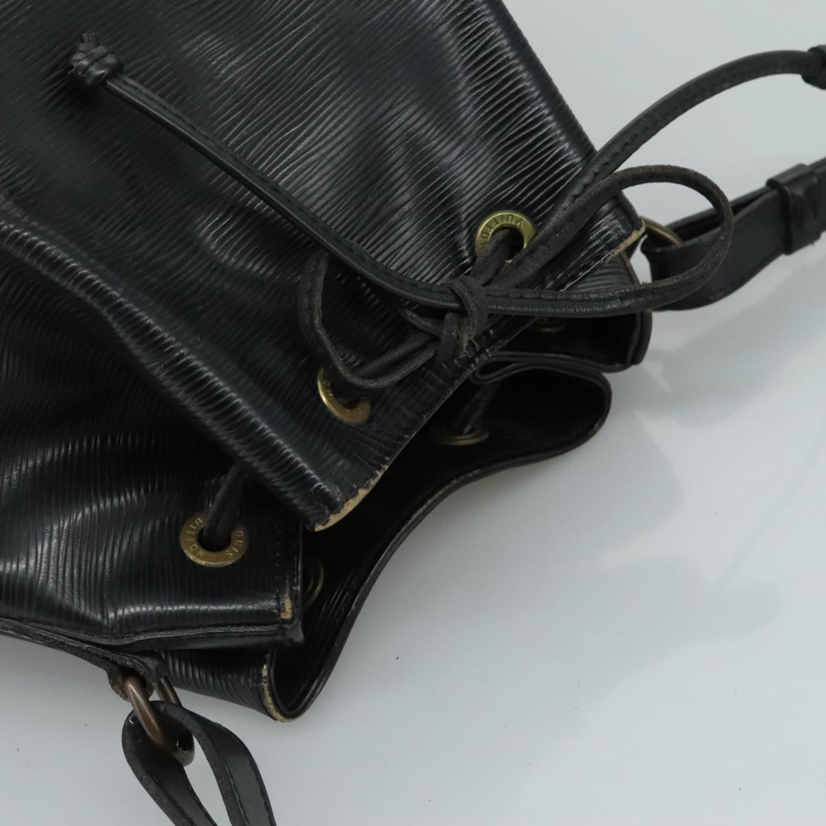LOUIS VUITTON Epi Petit Noe Shoulder Bag Black M44102 LV 107067