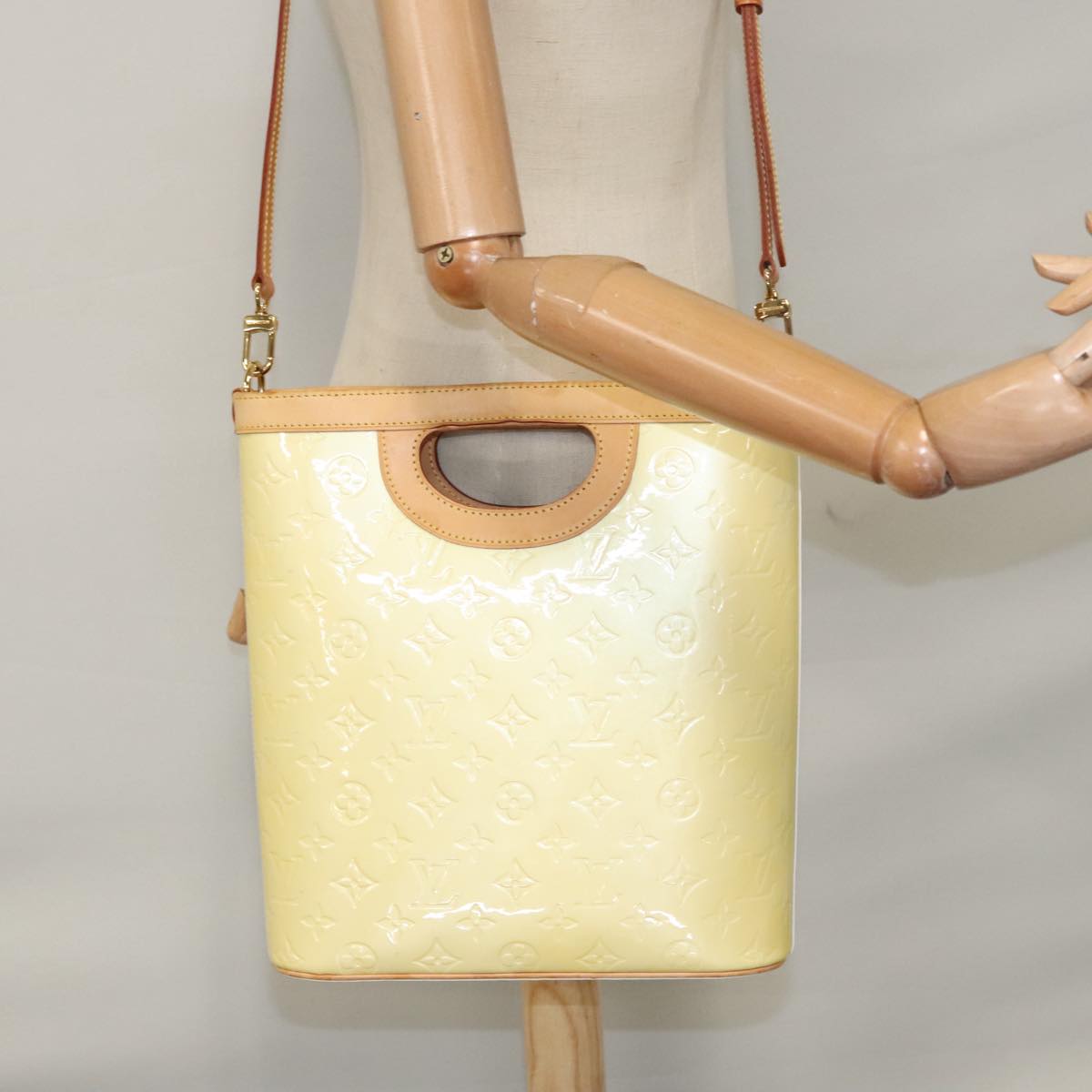 LOUIS VUITTON Monogram Vernis Stillwood Hand Bag Perle M91366 LV 107668