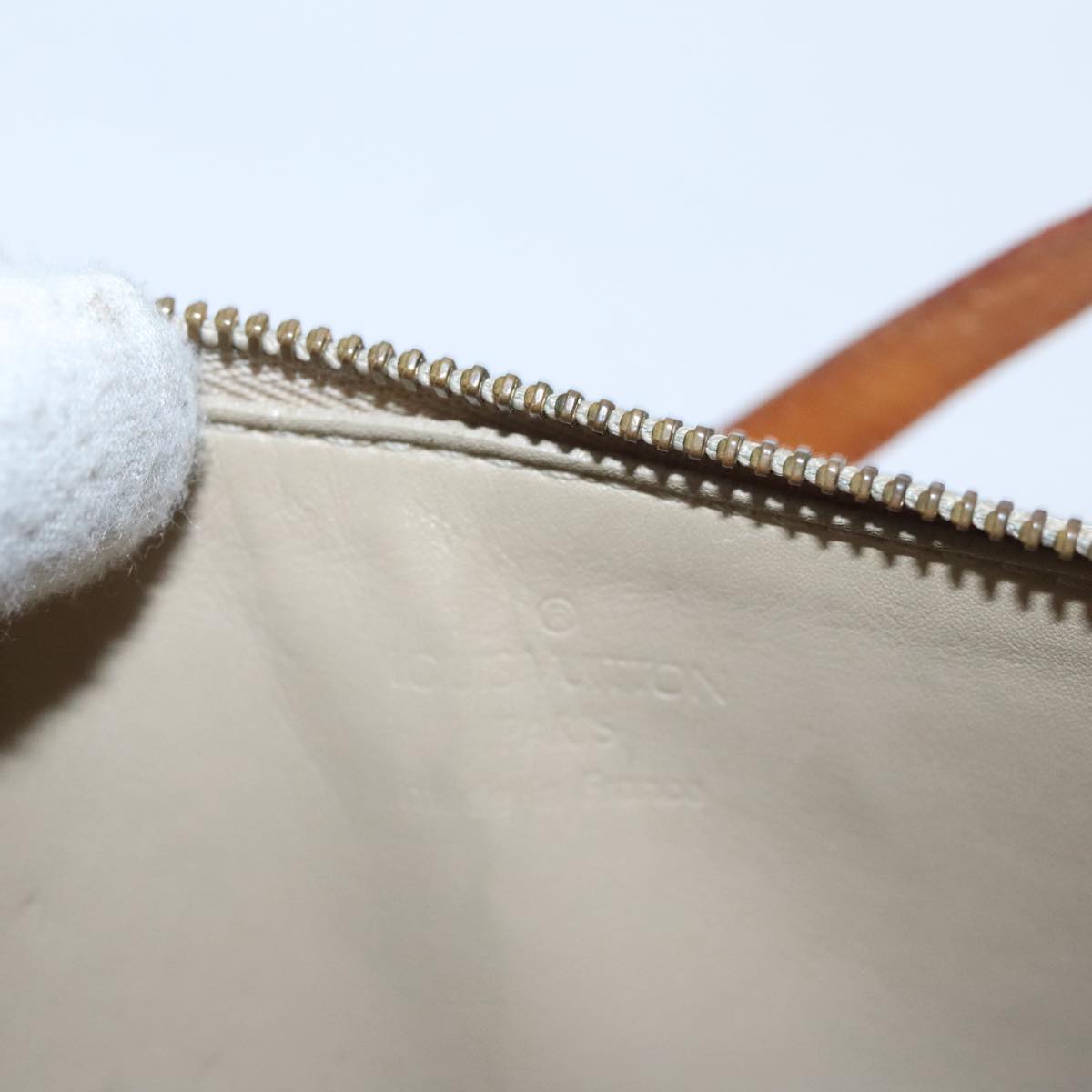 LOUIS VUITTON Monogram Vernis Lexington Accessory Pouch Beige M91010 107670