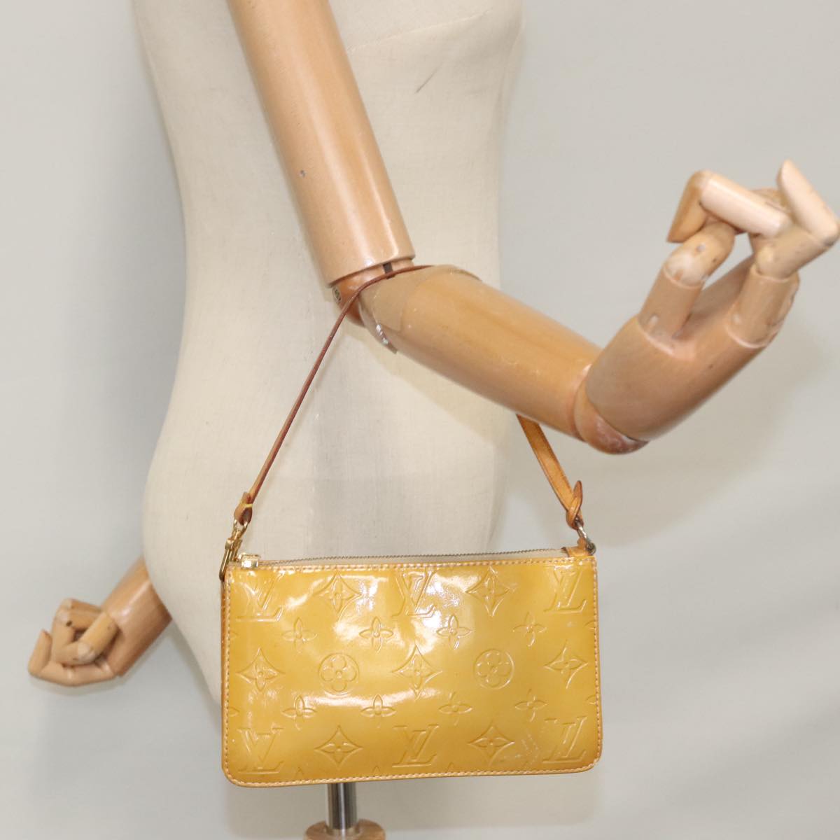 LOUIS VUITTON Monogram Vernis Lexington Accessory Pouch Beige M91010 107670
