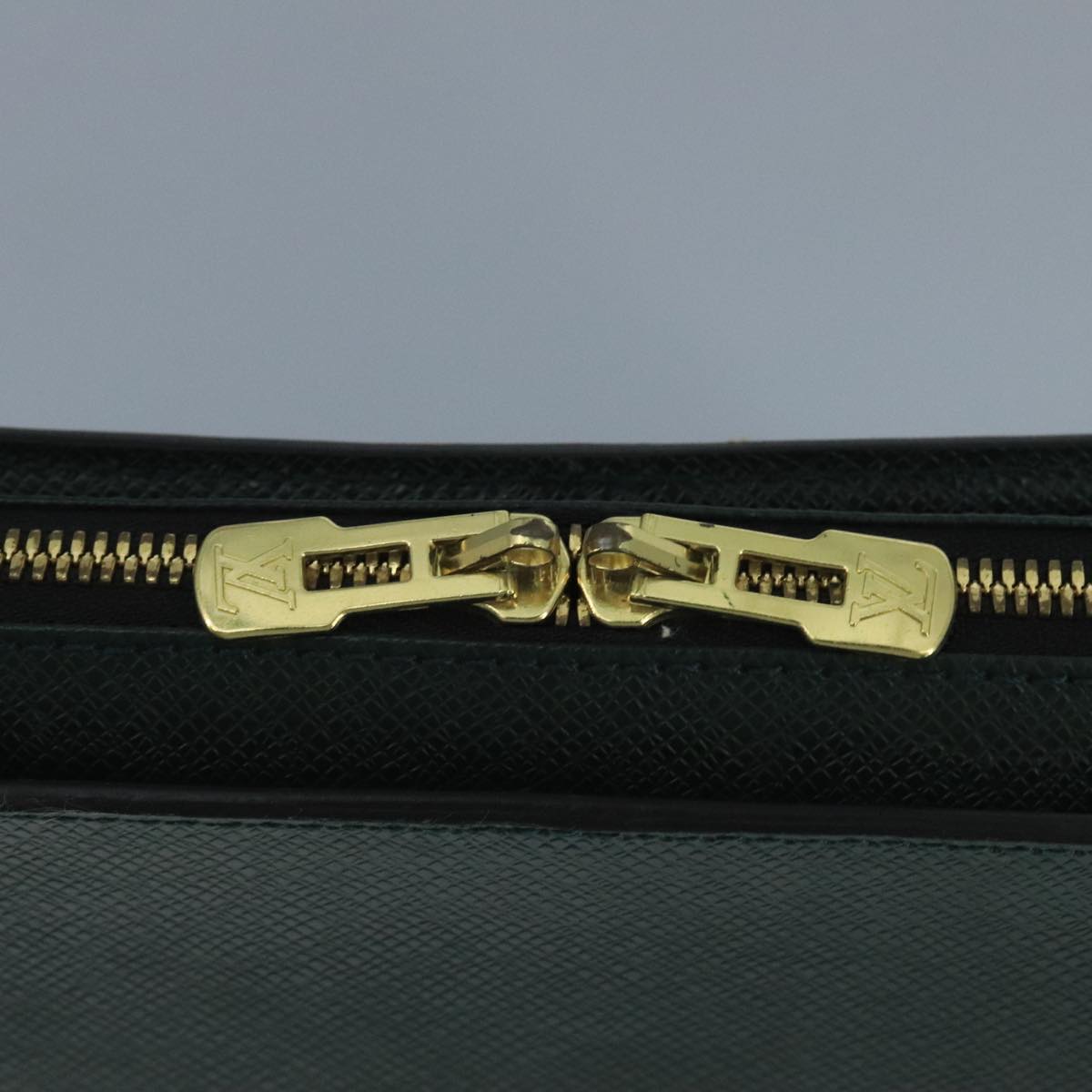 LOUIS VUITTON Taiga Baltic Briefcase Epicea M30064 LV 107758