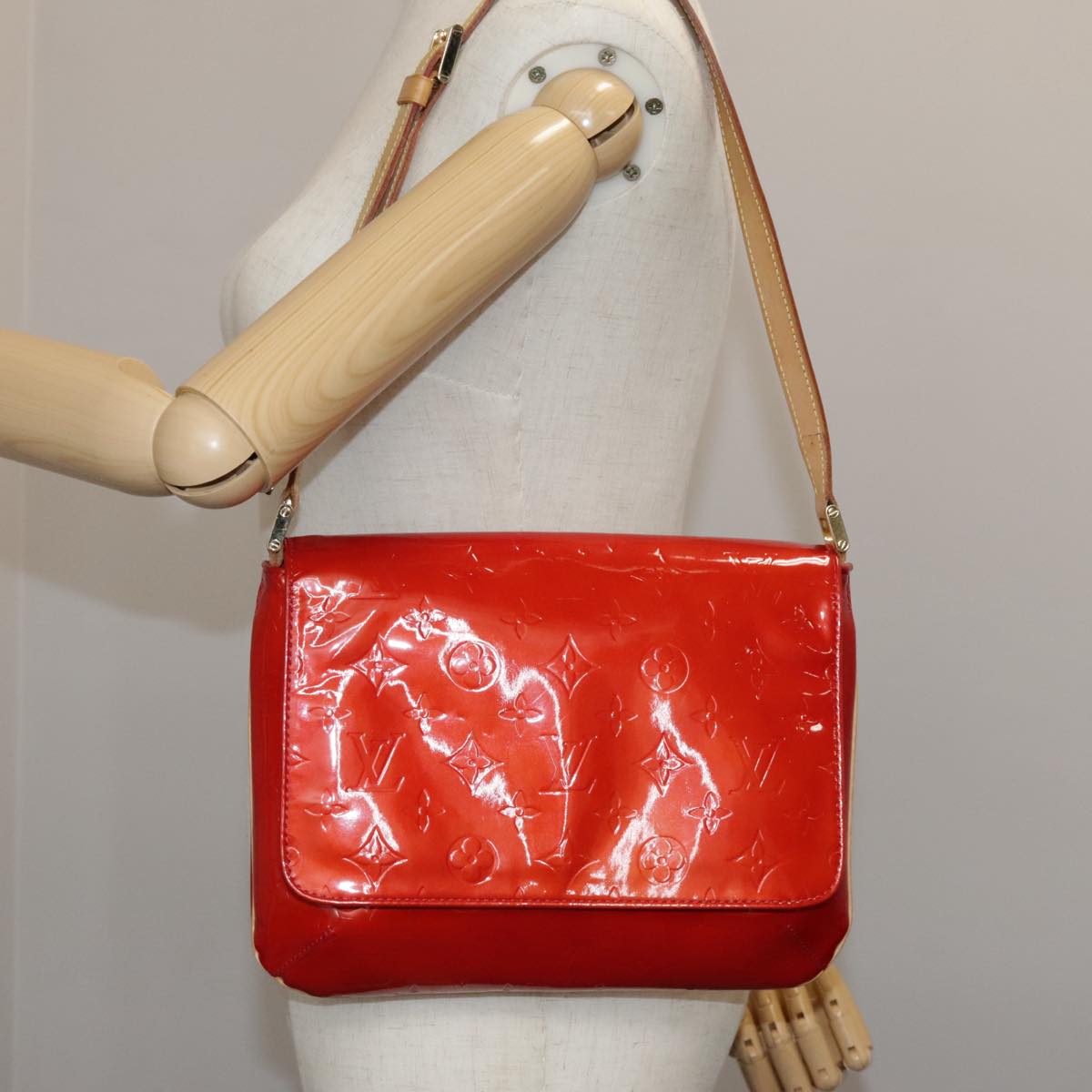 LOUIS VUITTON Monogram Vernis Thompson Street Bag Red M91094 LV 108407