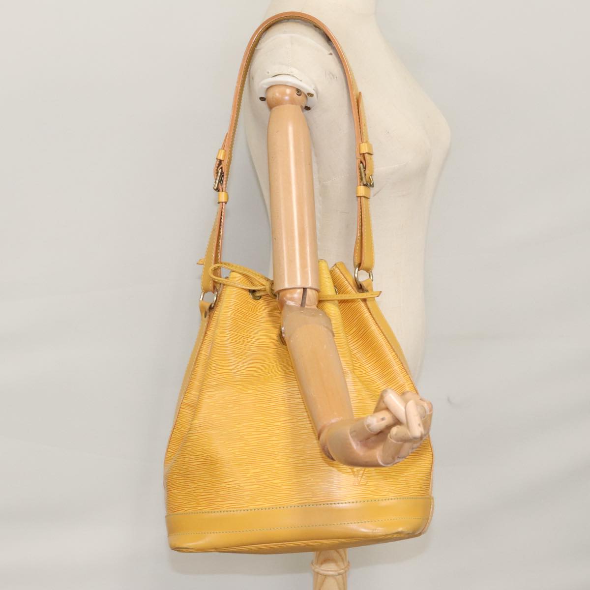 LOUIS VUITTON Epi Noe Shoulder Bag Tassili Yellow M44009 LV 108418