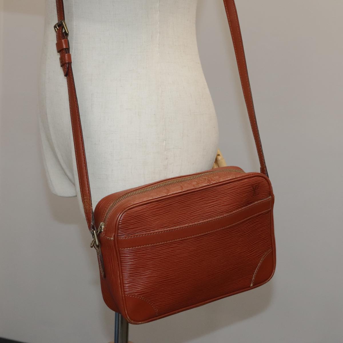 LOUIS VUITTON Epi Trocadero 23 Shoulder Bag Brown M52313 LV 108419