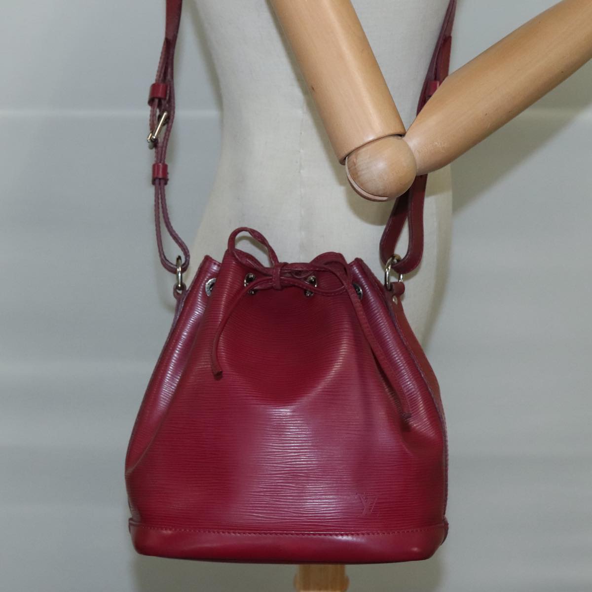 LOUIS VUITTON Epi Noe BB Shoulder Bag Fuchsia M40844 LV 109654