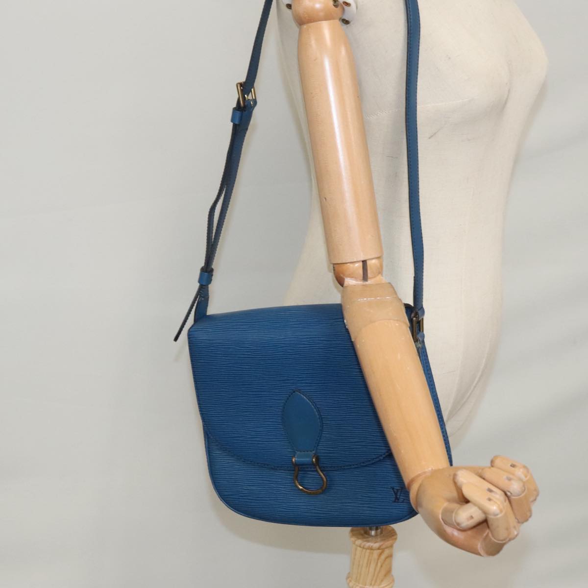 LOUIS VUITTON Epi Saint Cloud GM Shoulder Bag Toledo Blue M52195 LV 109847