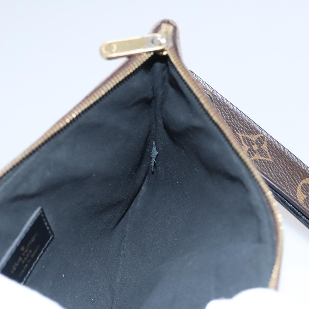 LOUIS VUITTON Monogram City Pouch M63447 LV 109972