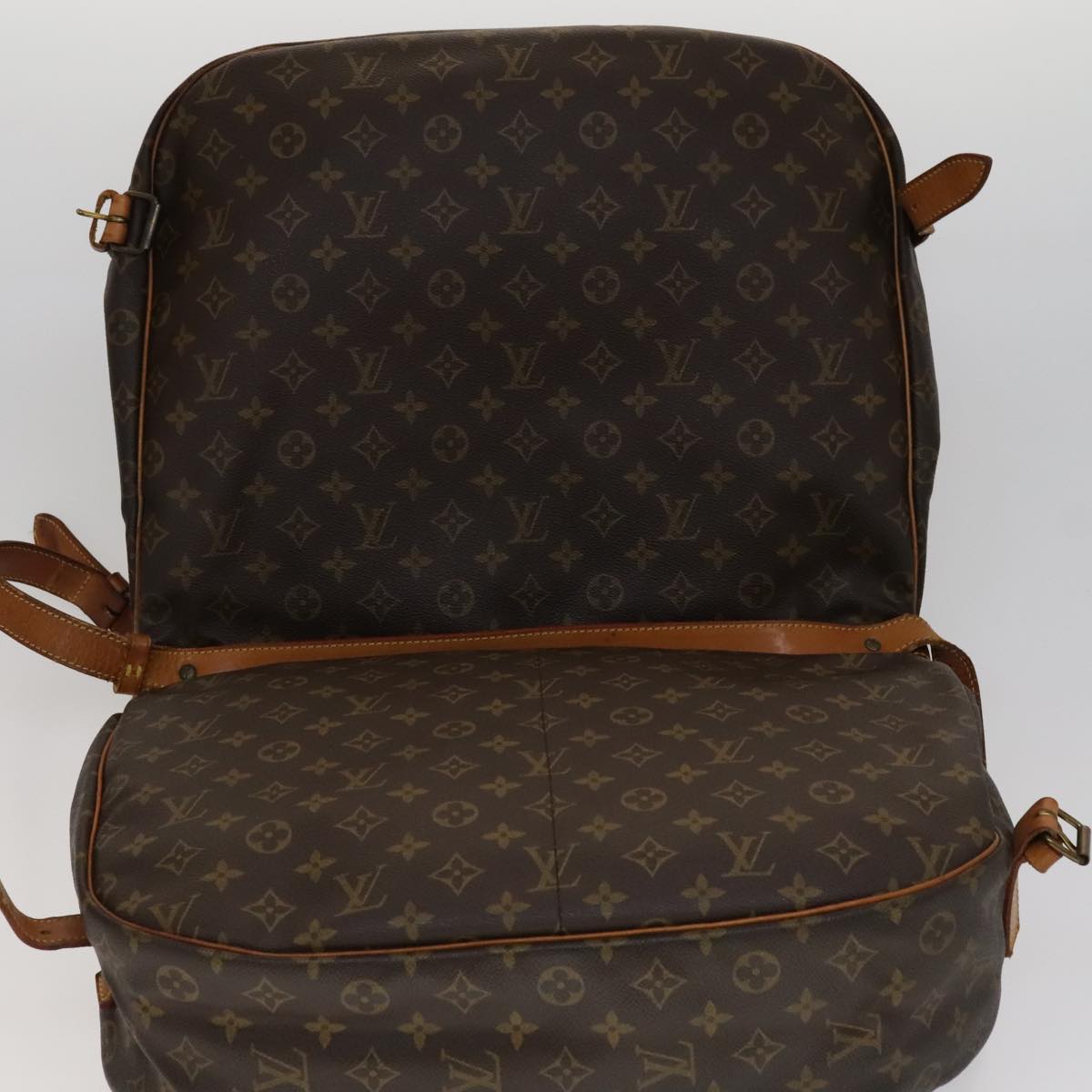 LOUIS VUITTON Monogram Saumur 43 Shoulder Bag M42252 LV 110027