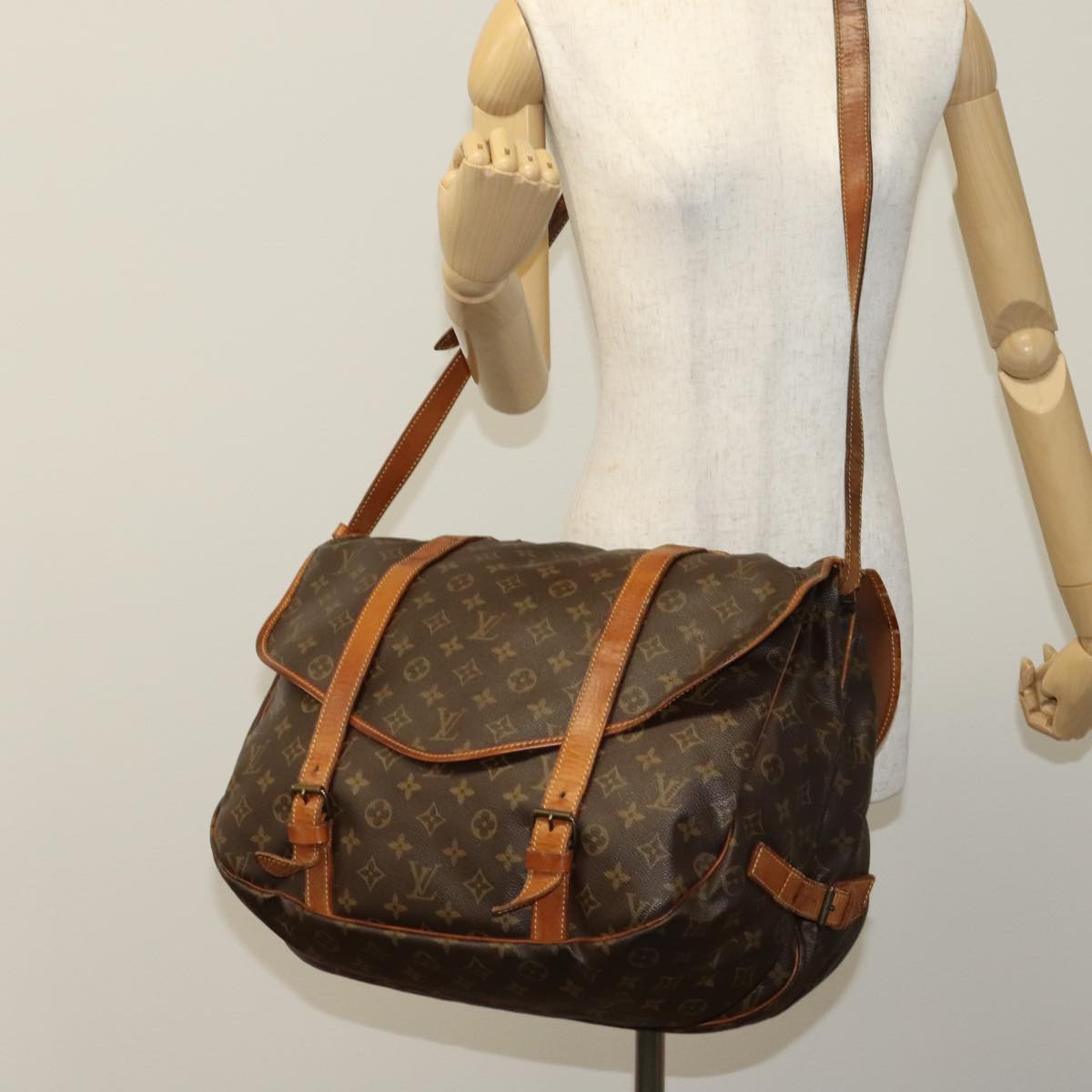 LOUIS VUITTON Monogram Saumur 43 Shoulder Bag M42252 LV 110027