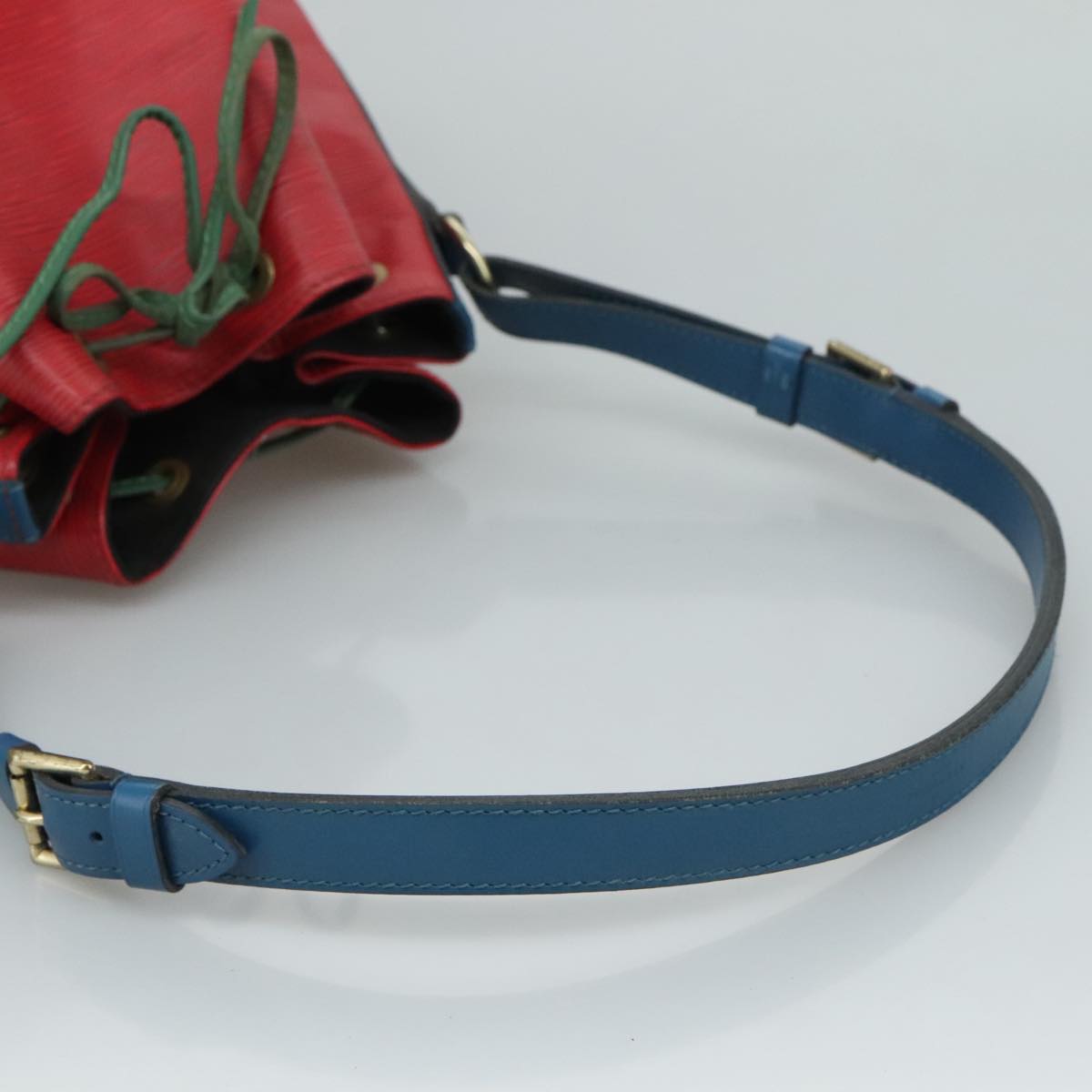 LOUIS VUITTON Epi Noe Shoulder Bag Bicolor Red Blue M44084 LV 110652