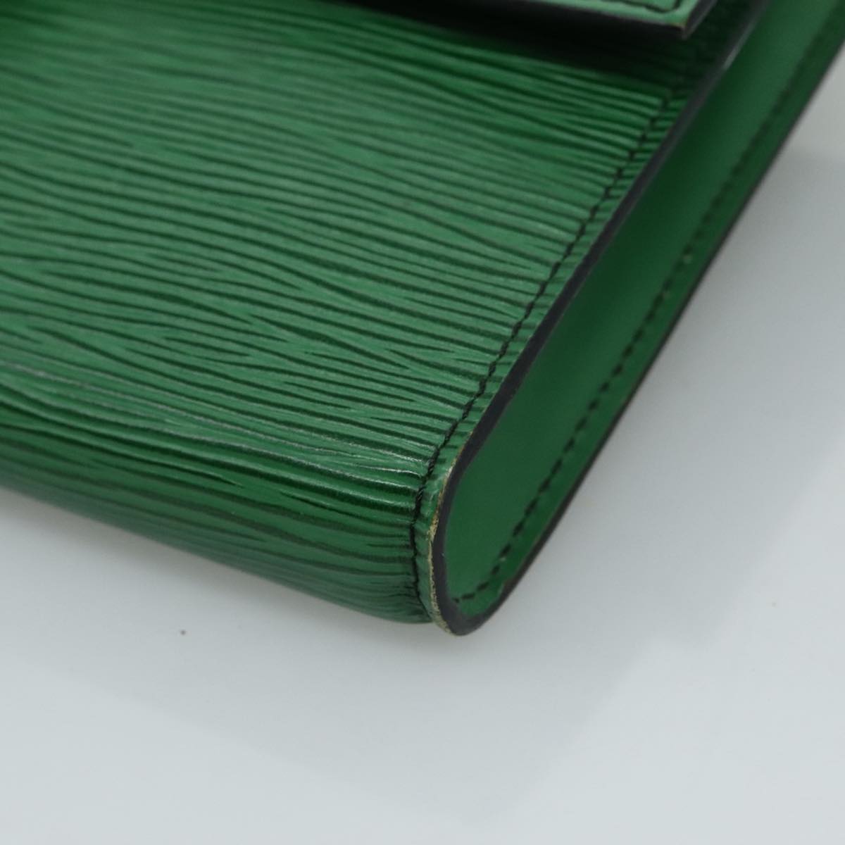 LOUIS VUITTON Epi Pochette Arche Shoulder Bag Green M52574 LV 110655