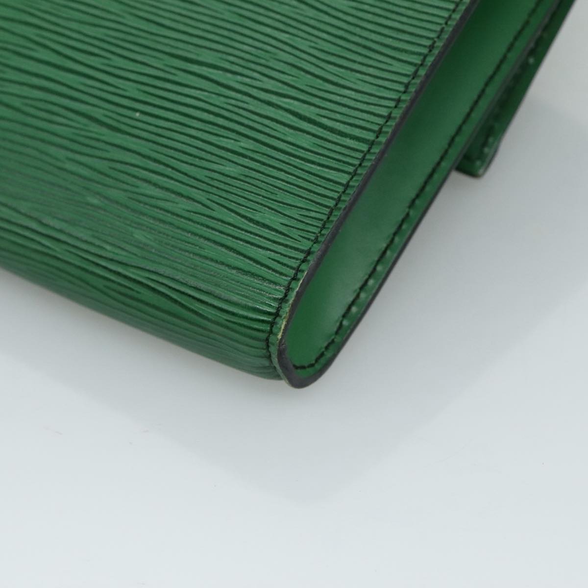 LOUIS VUITTON Epi Pochette Arche Shoulder Bag Green M52574 LV 110655