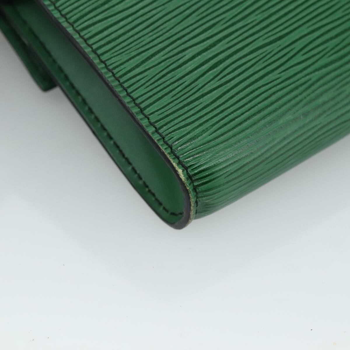 LOUIS VUITTON Epi Pochette Arche Shoulder Bag Green M52574 LV 110655