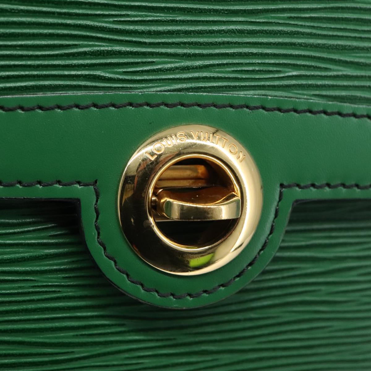 LOUIS VUITTON Epi Pochette Arche Shoulder Bag Green M52574 LV 110655