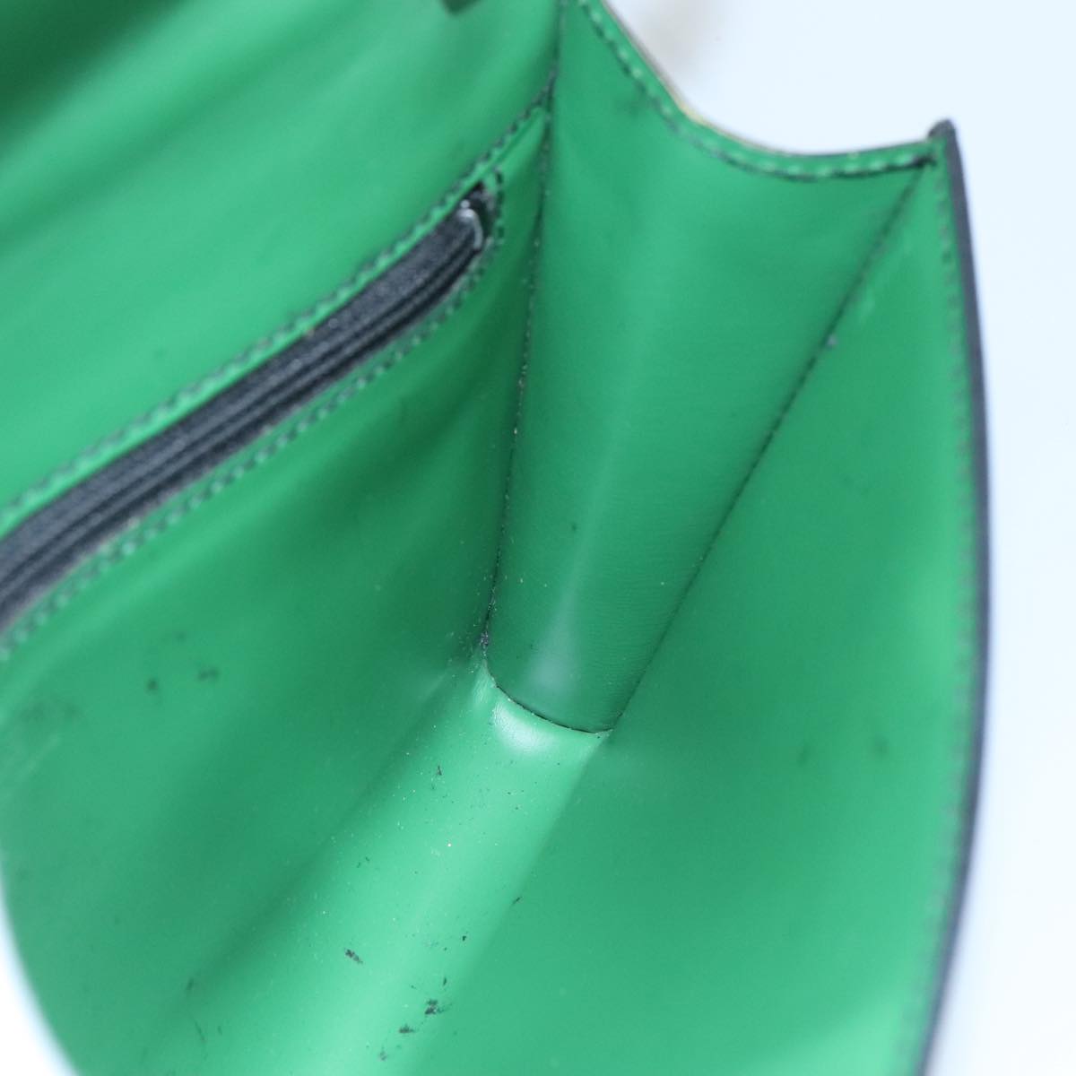 LOUIS VUITTON Epi Pochette Arche Shoulder Bag Green M52574 LV 110655