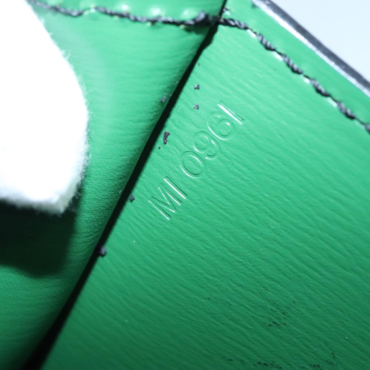 LOUIS VUITTON Epi Pochette Arche Shoulder Bag Green M52574 LV 110655