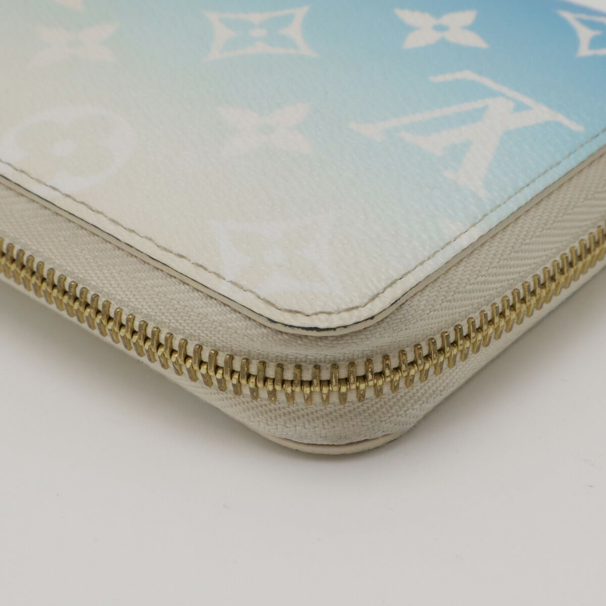 Louis Vuitton Monogram Giant Zippy Wallet M80360