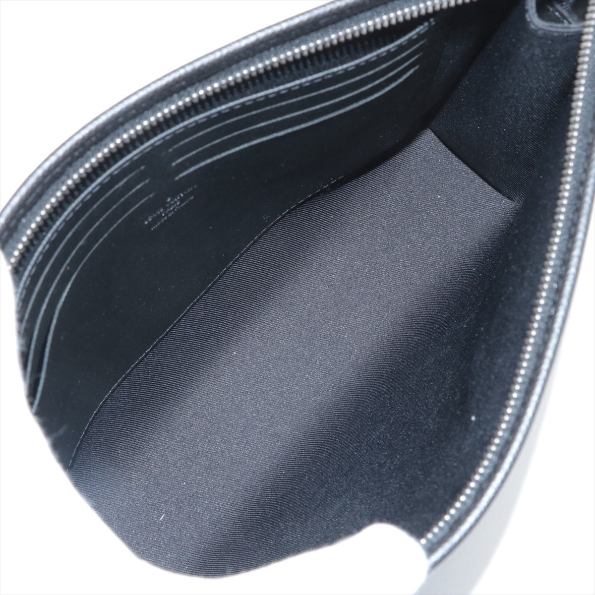 Louis Vuitton Taiga Pouch Voyeurage MM M30547